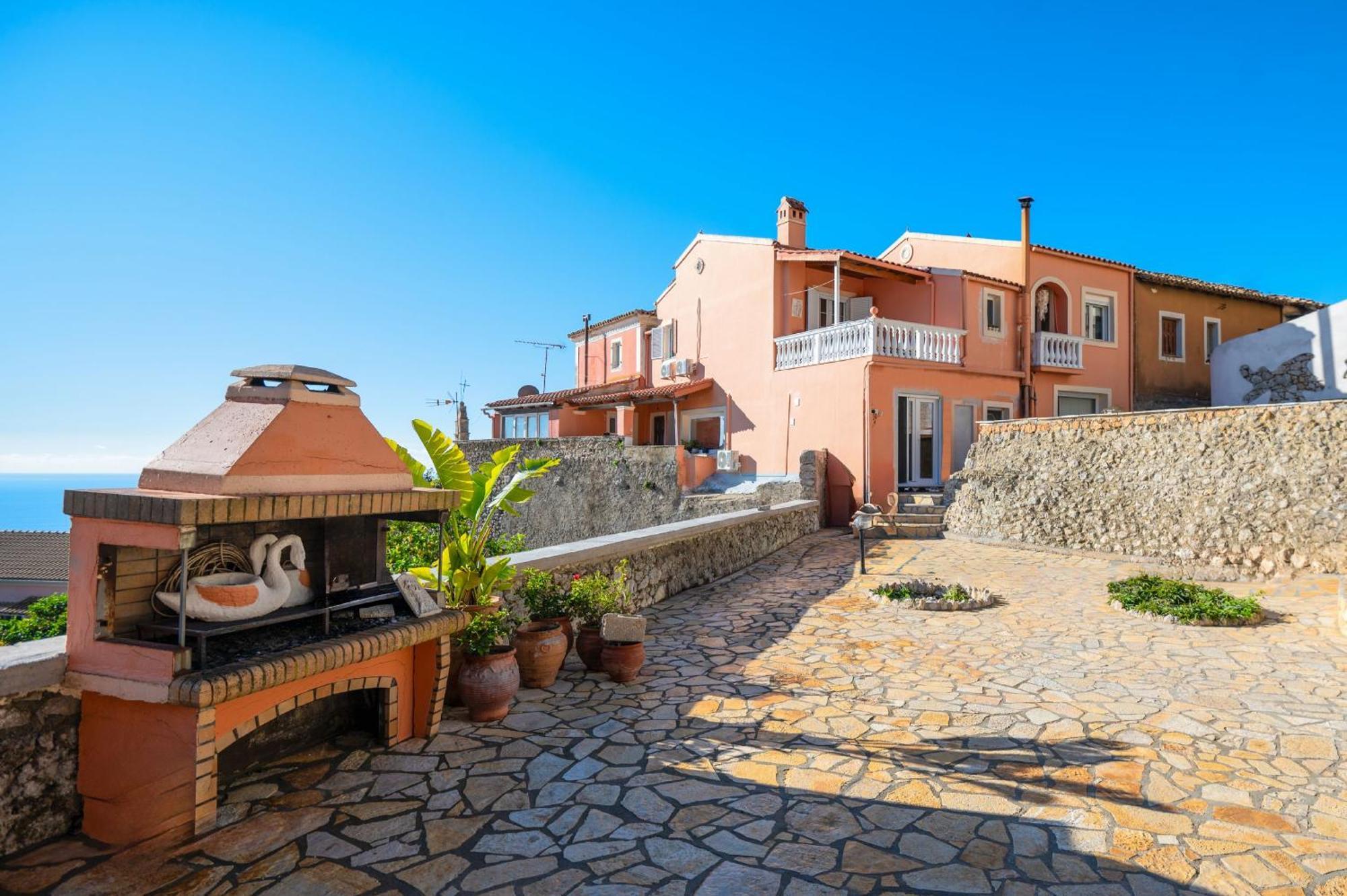 Loris Villa Lakones