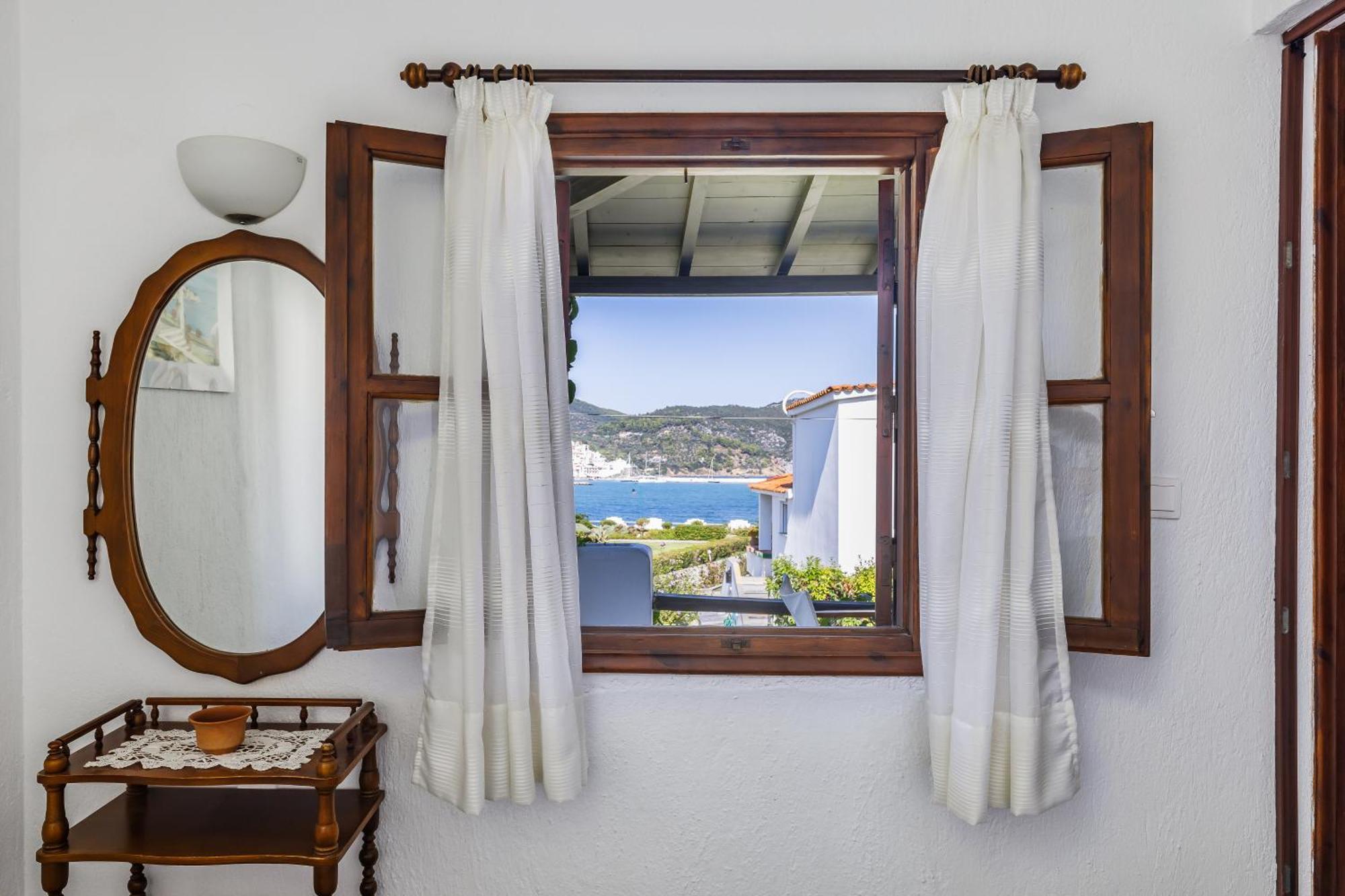 Elpiniki Skopelos Town