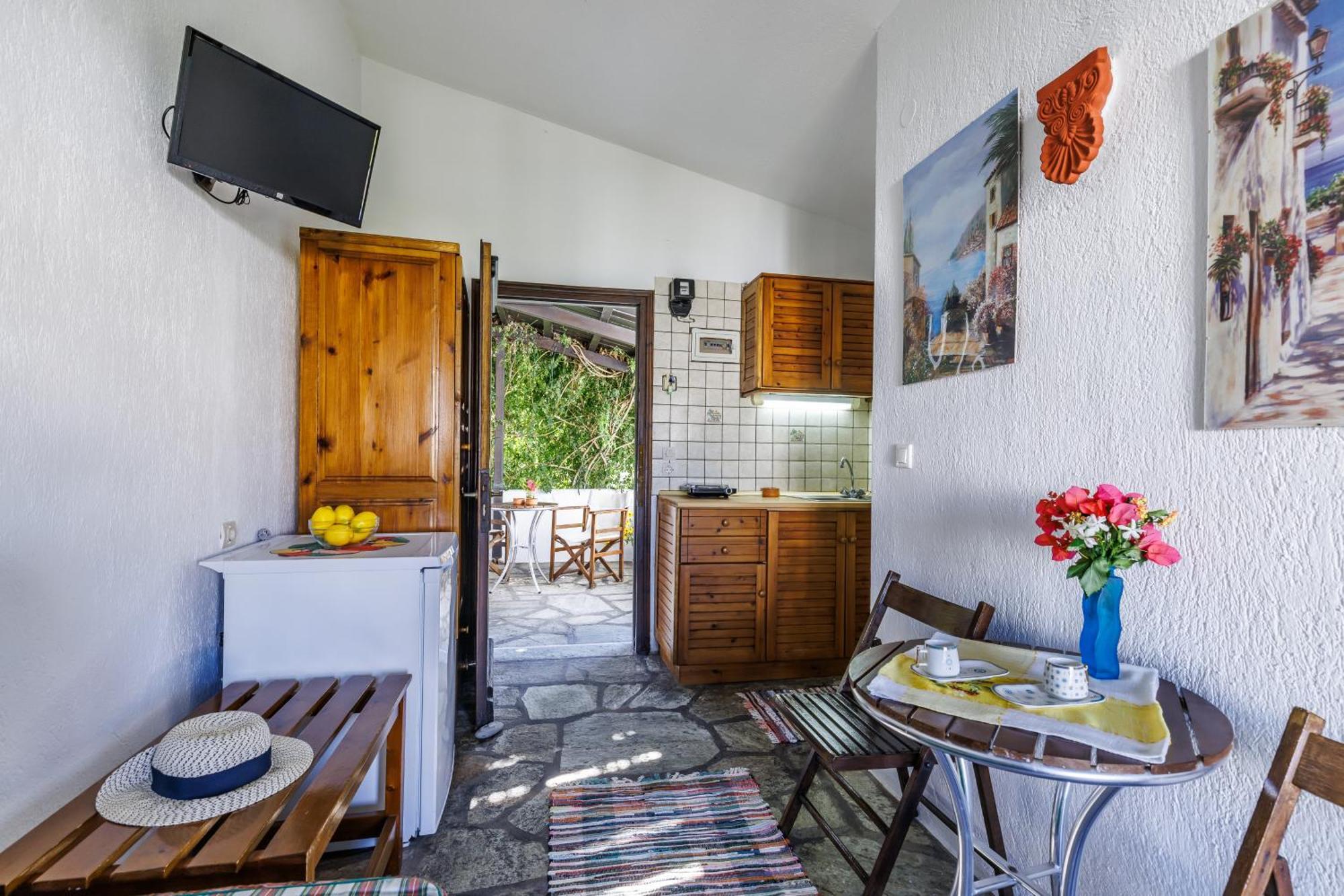 Aparthotel Elpiniki 2*