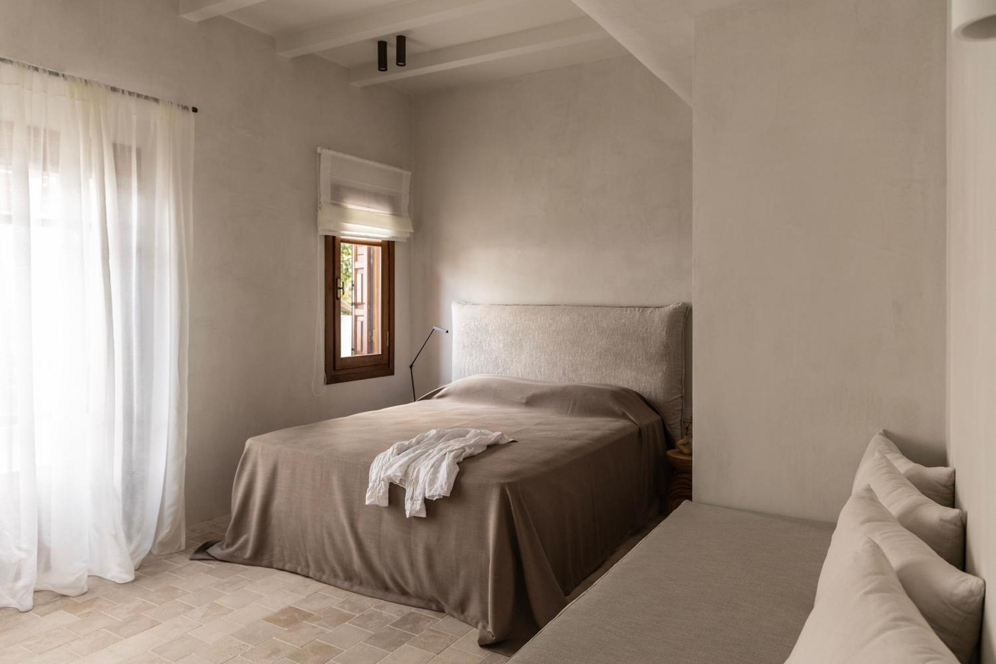Om Living Pelion *