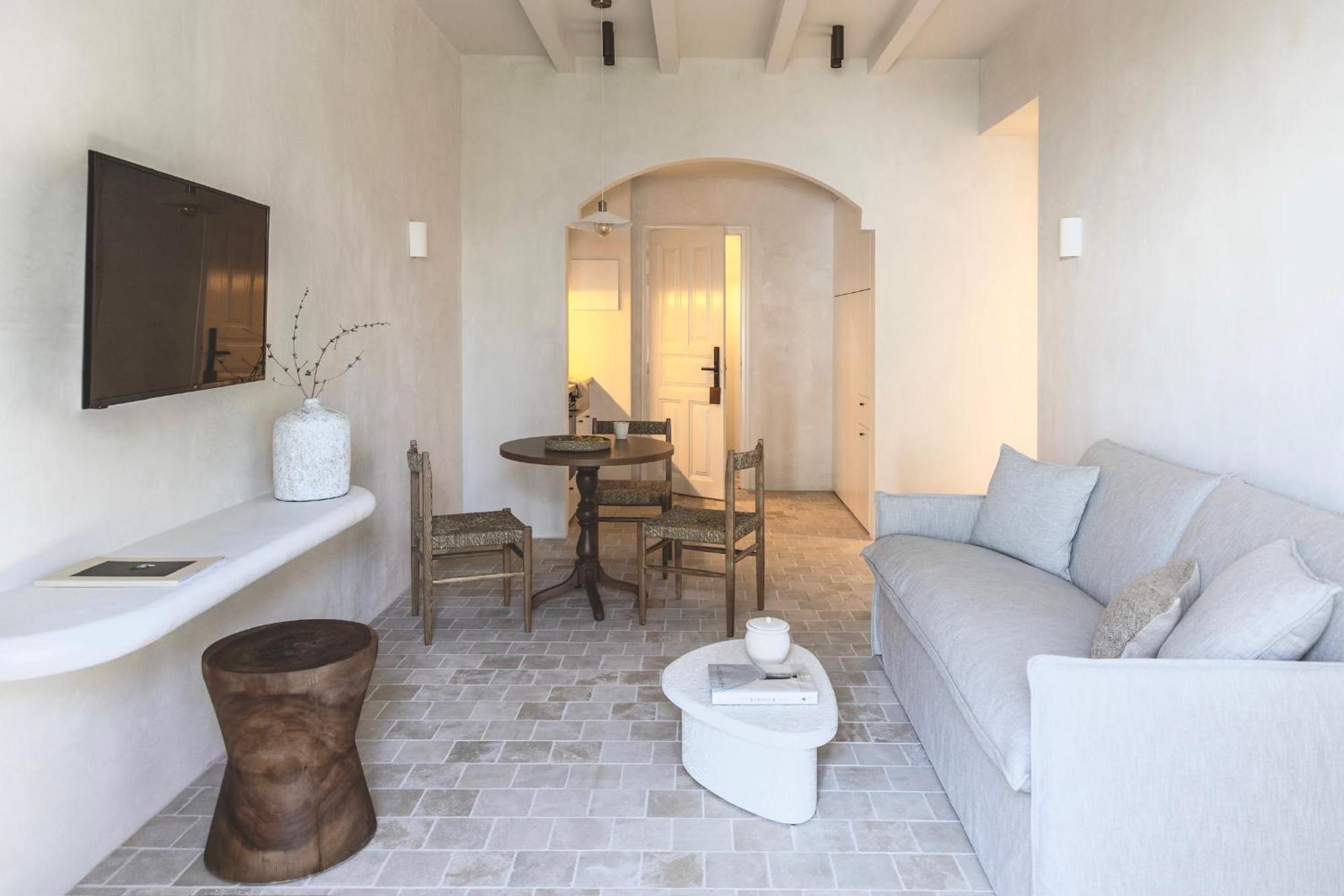 Om Living Pelion *