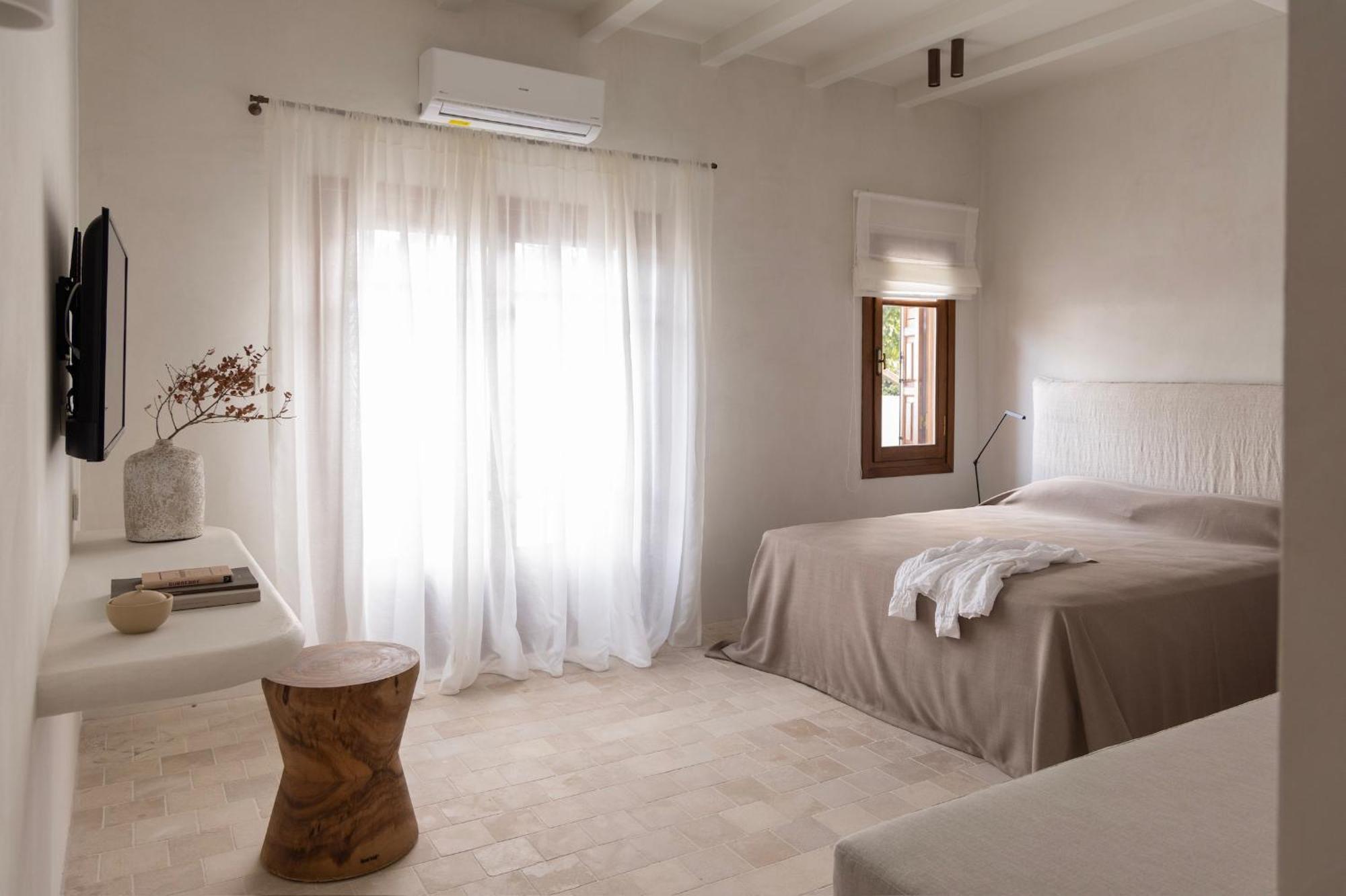 Om Living Pelion
