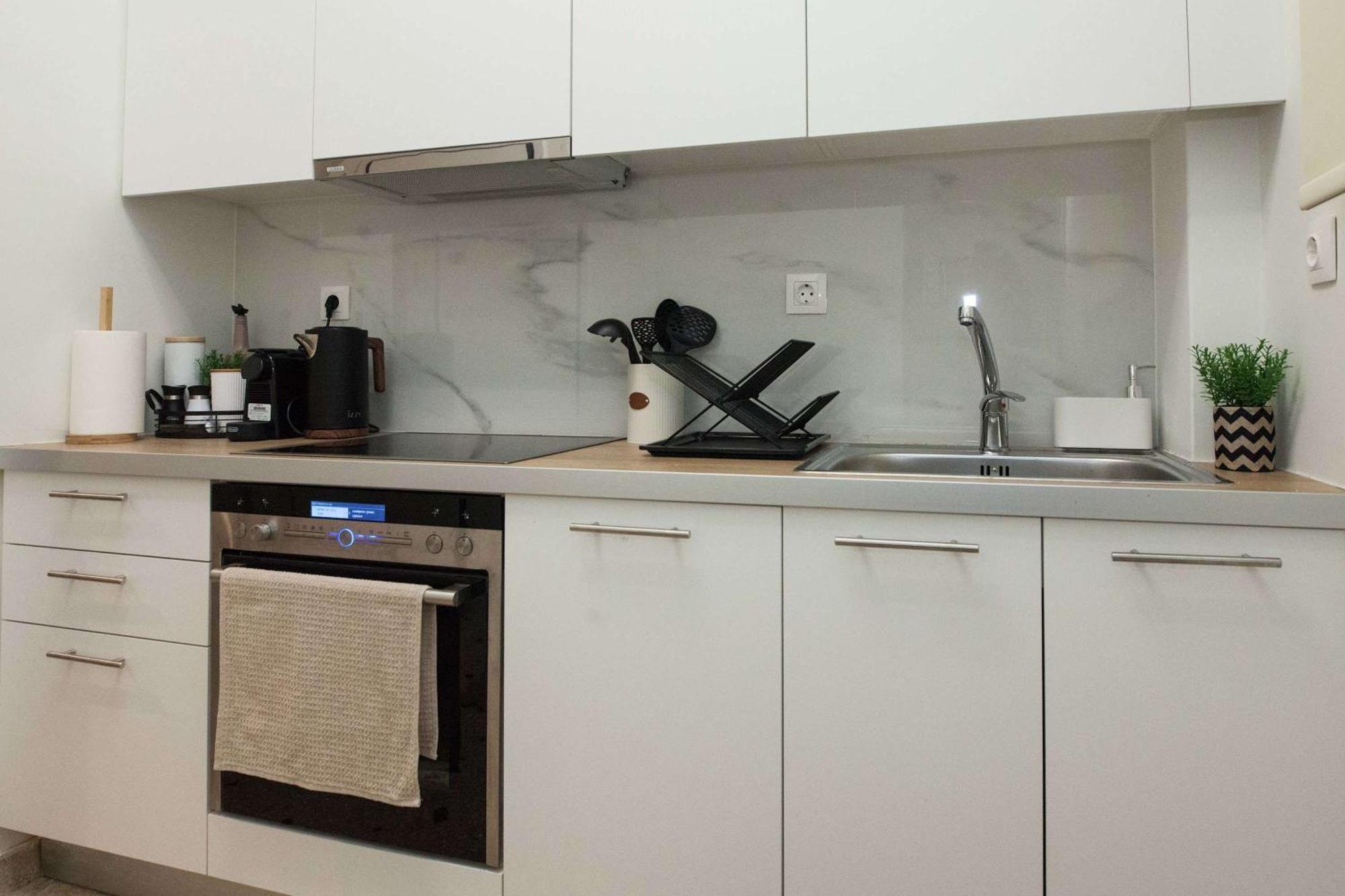 Fresh Urban 1 Bd With Balcony In Zografou Apartment *