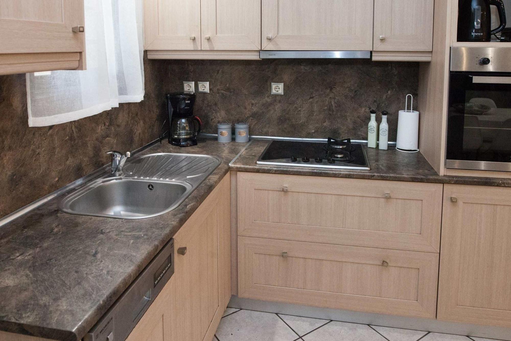 Apartment Elegant Spacious 2bd With Balcony In Petralona *
