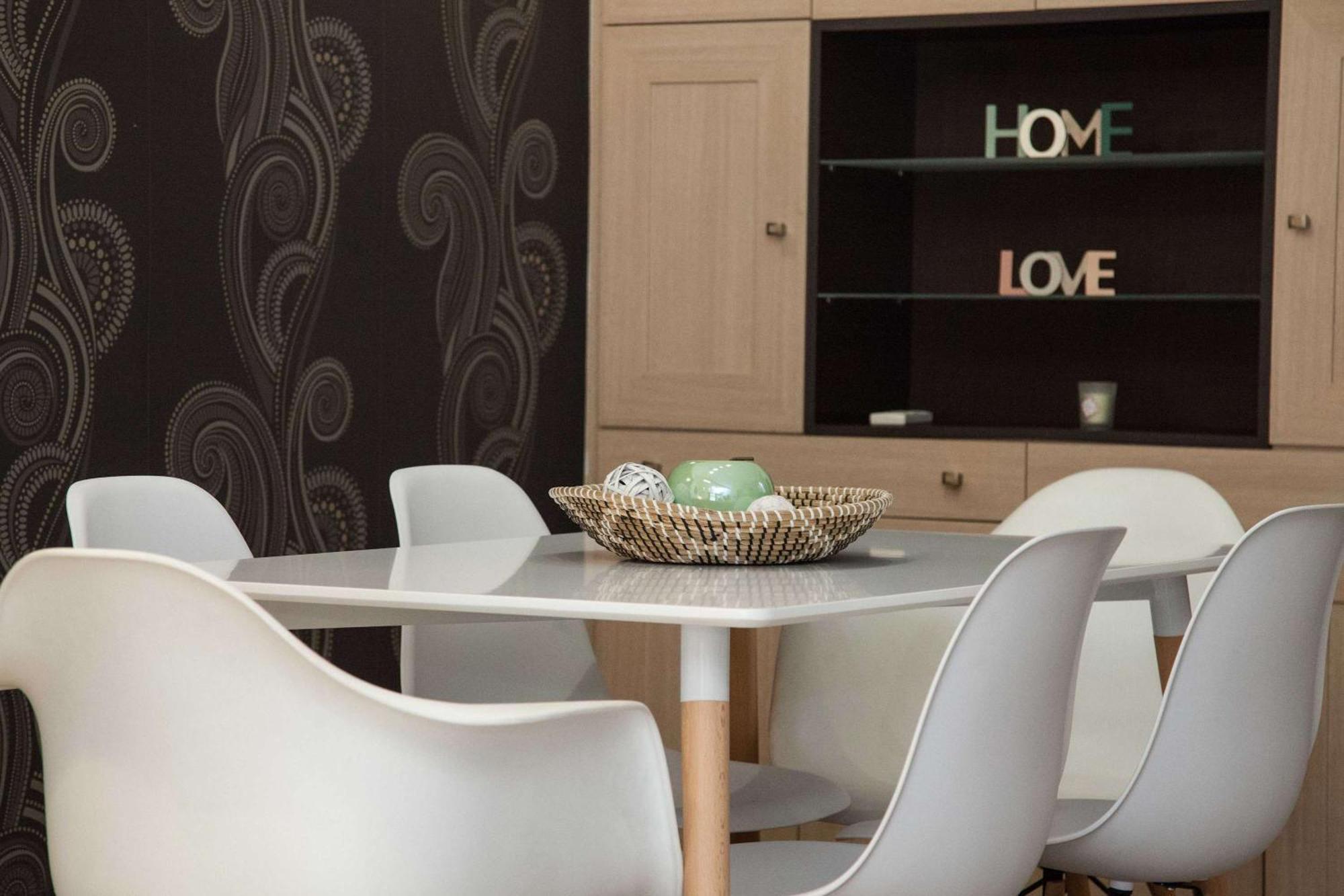 Elegant Spacious 2bd With Balcony In Petralona *