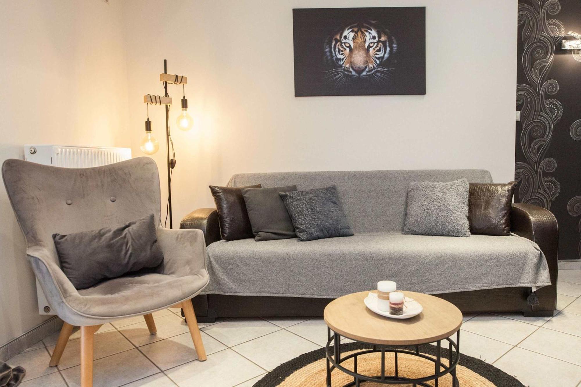 Elegant Spacious 2bd With Balcony In Petralona