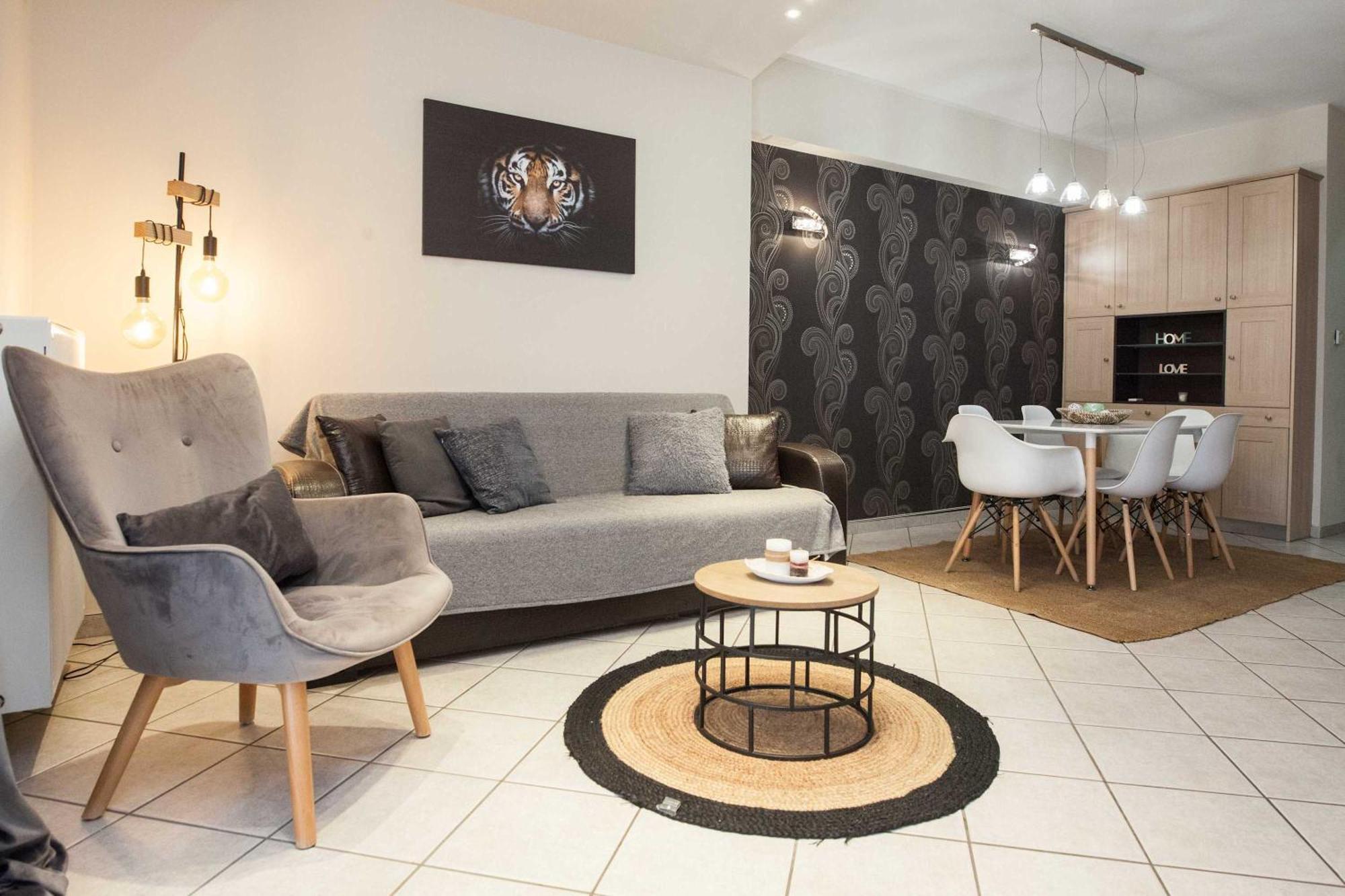 Elegant Spacious 2bd With Balcony In Petralona