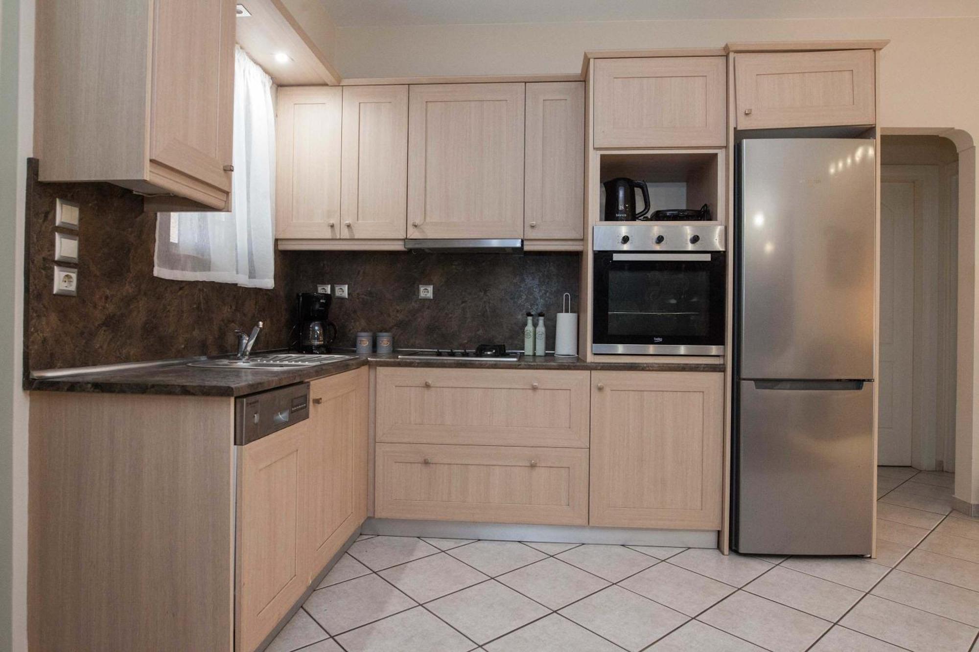 Elegant Spacious 2bd With Balcony In Petralona *