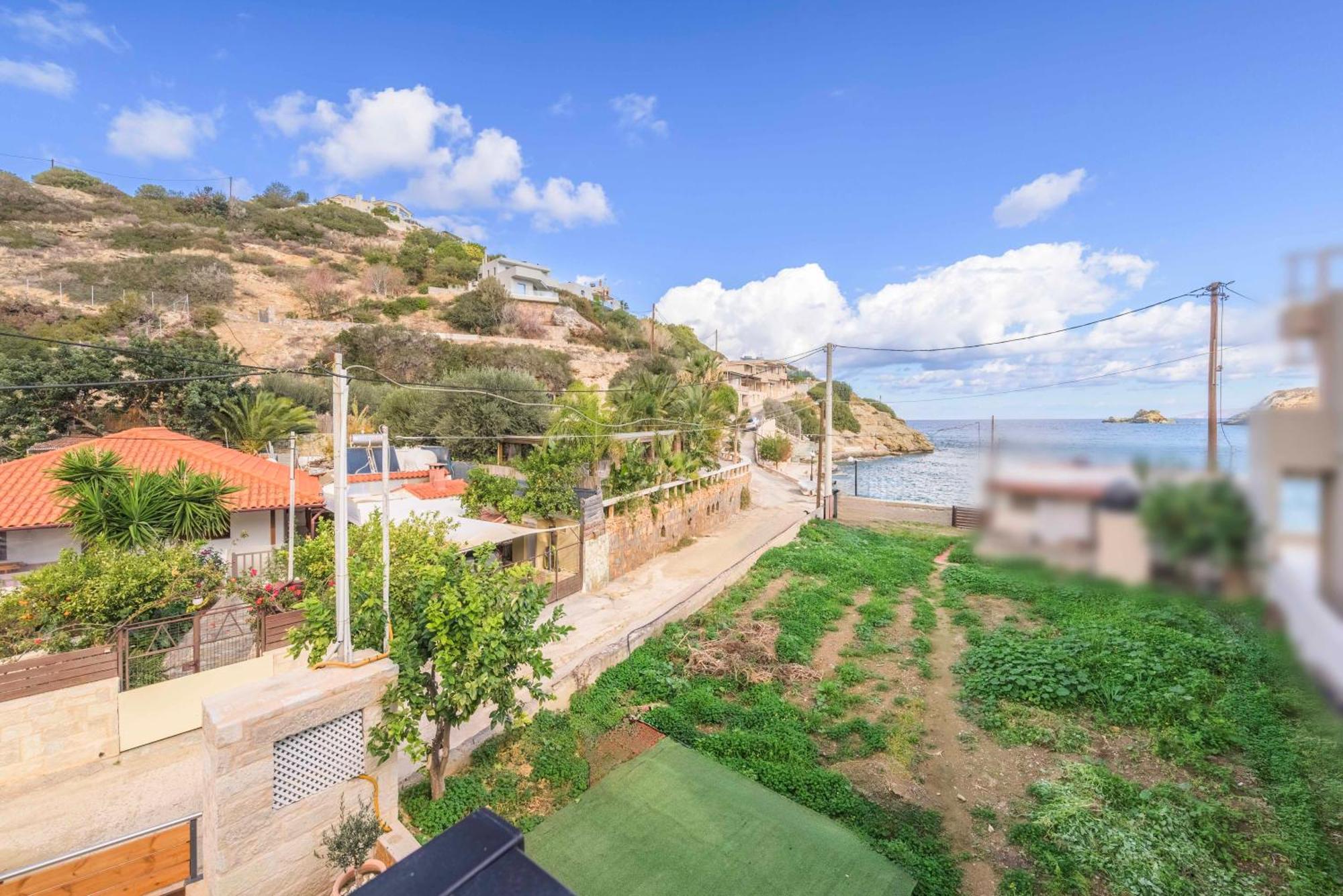 Homes Bluegreen - Beachfront, Pool, Garden And Bbq - Near Heraklion Holiday home
