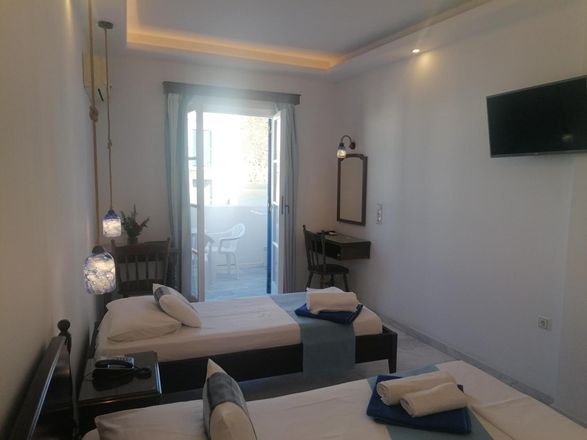Adonis Naxos 2*