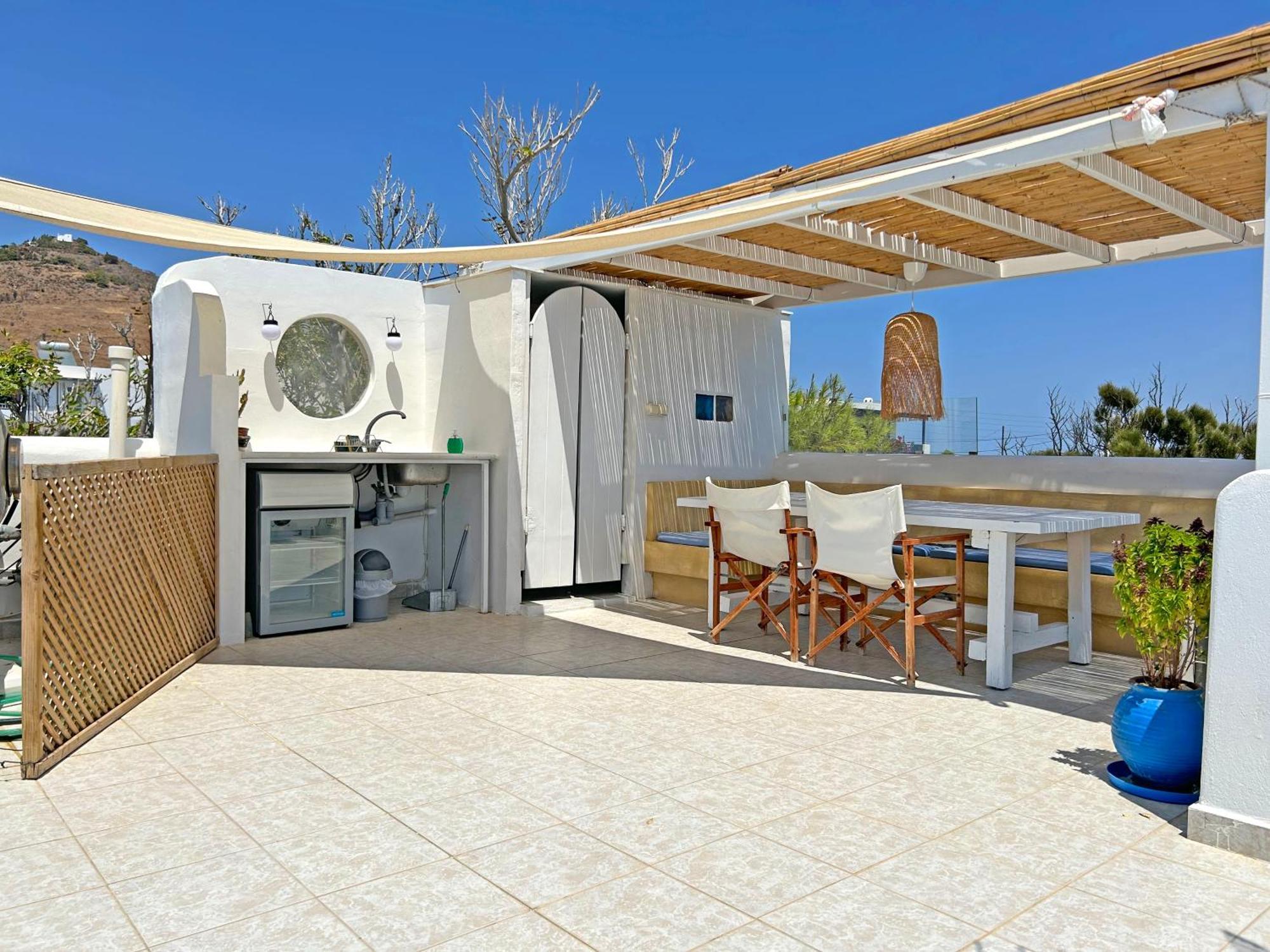 Danae - Seaside With Pool & Hot Tub Villa Piso Livadi