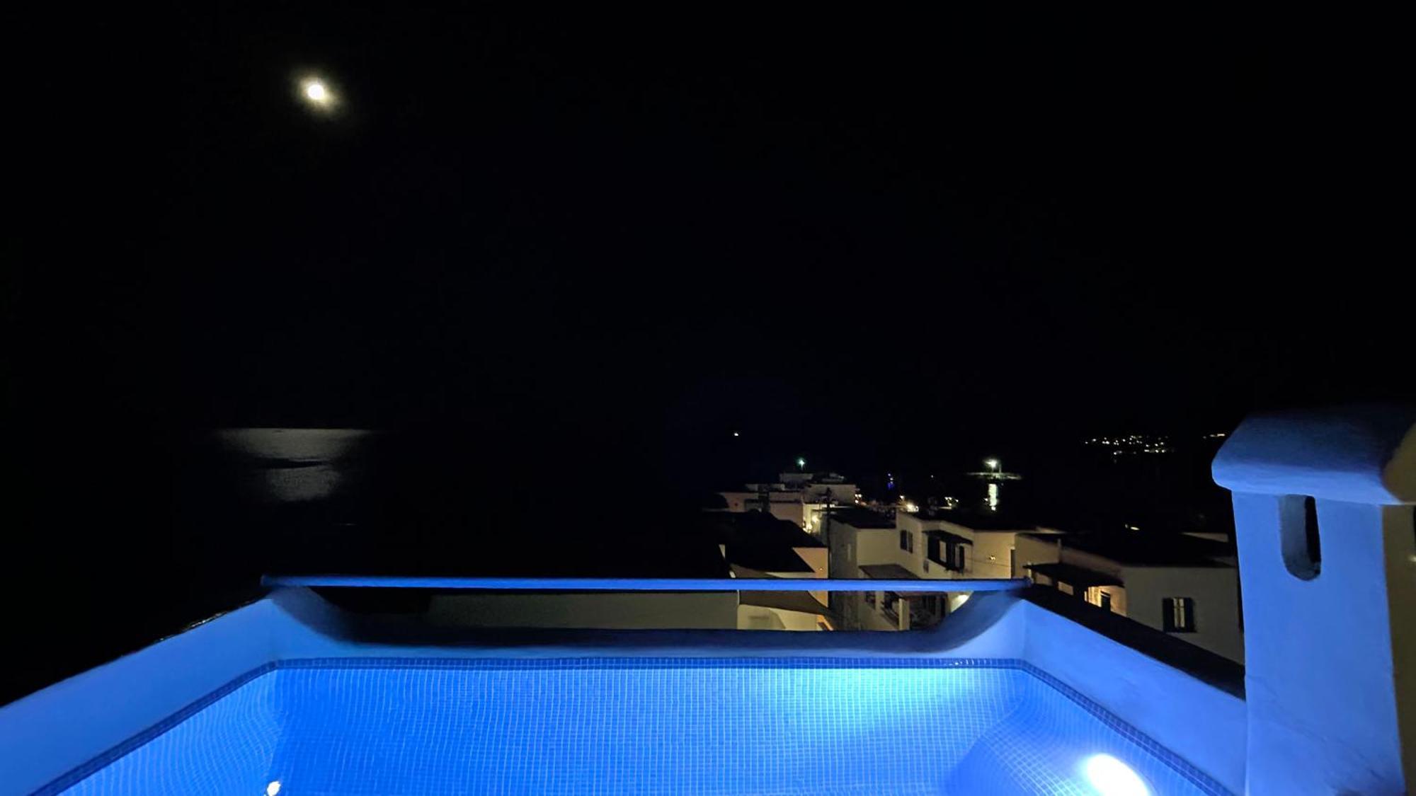 Danae - Seaside With Pool & Hot Tub