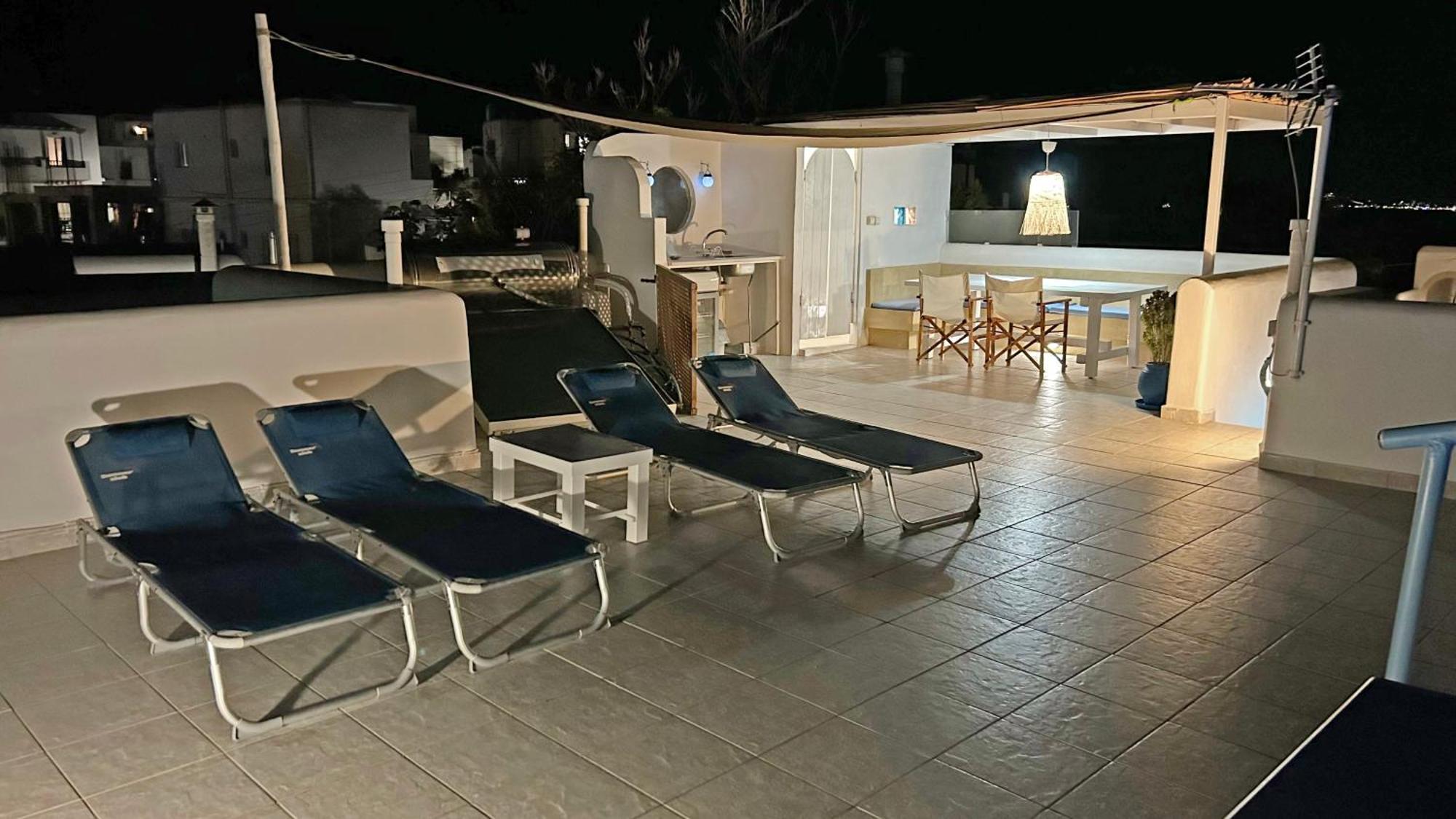 Danae - Seaside With Pool & Hot Tub Villa *