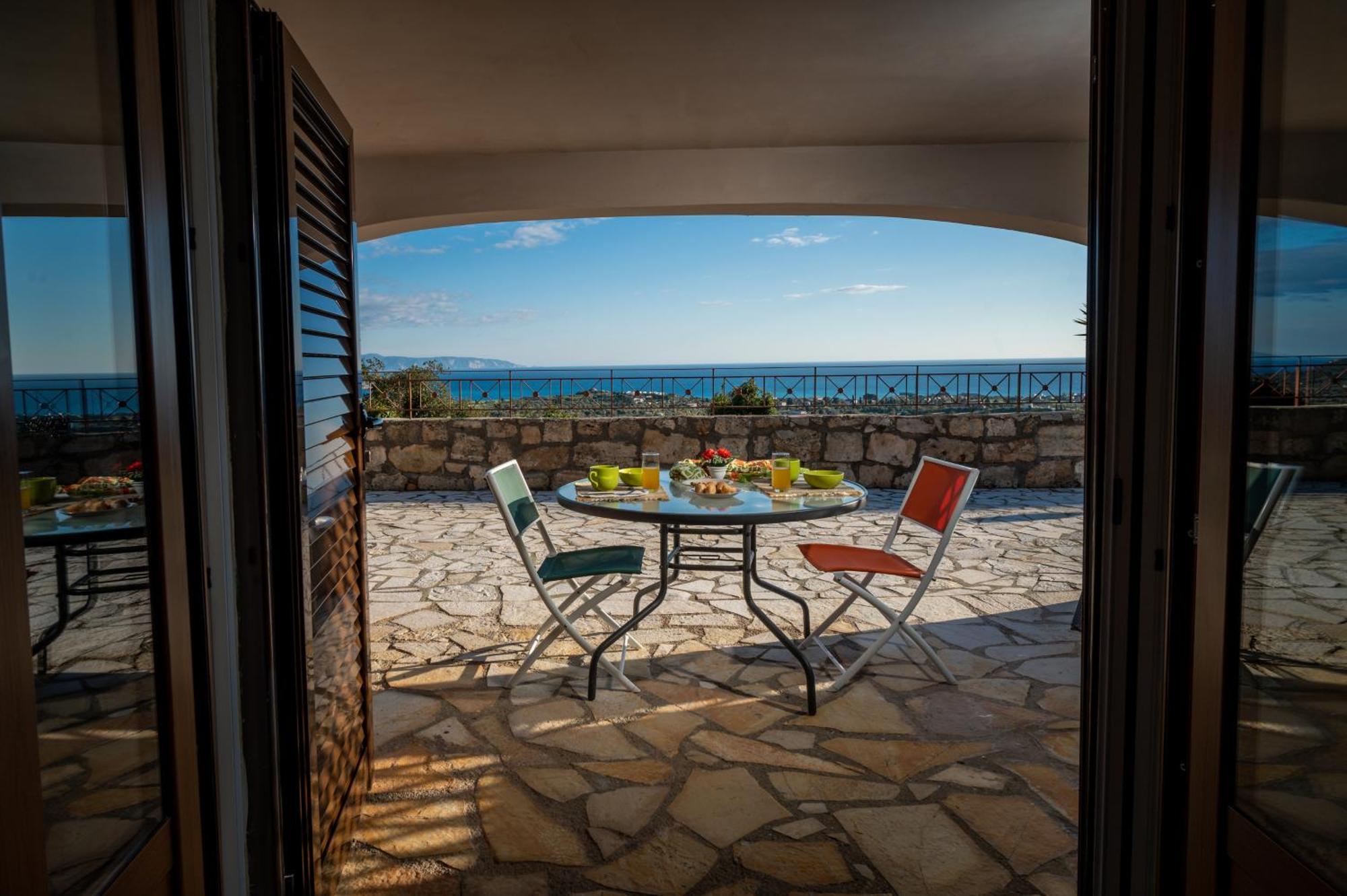 Apartment Vivian's Endless View Svoronata