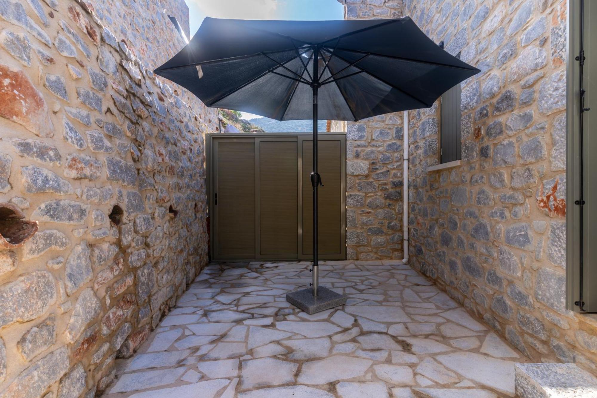 Vina's Stone House Holiday home Limeni