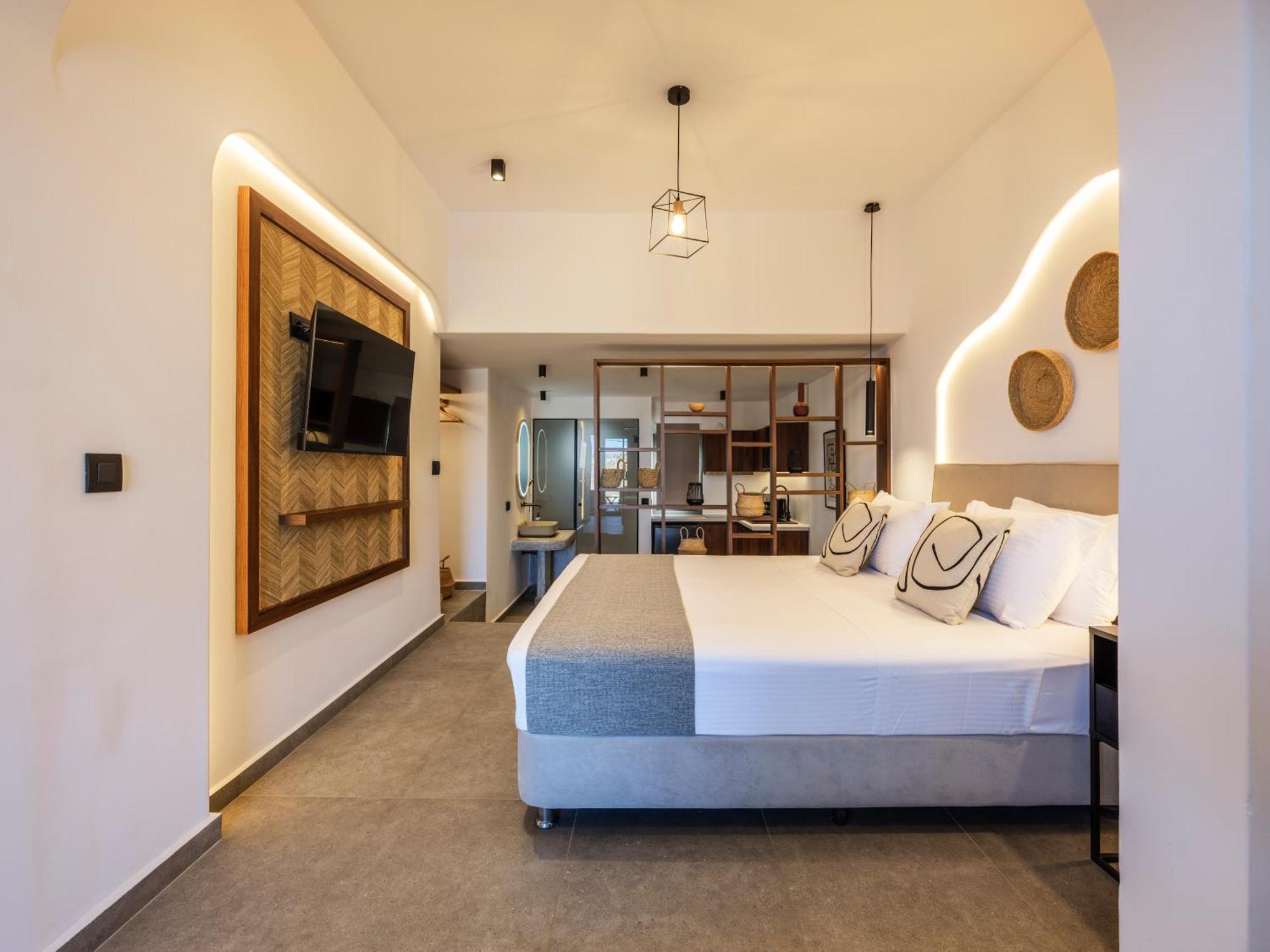 Aparthotel Mykonian & Mykonos Town