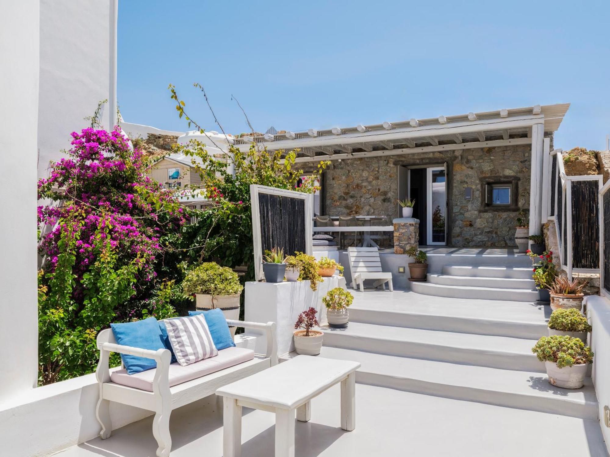 Mykonian & Aparthotel