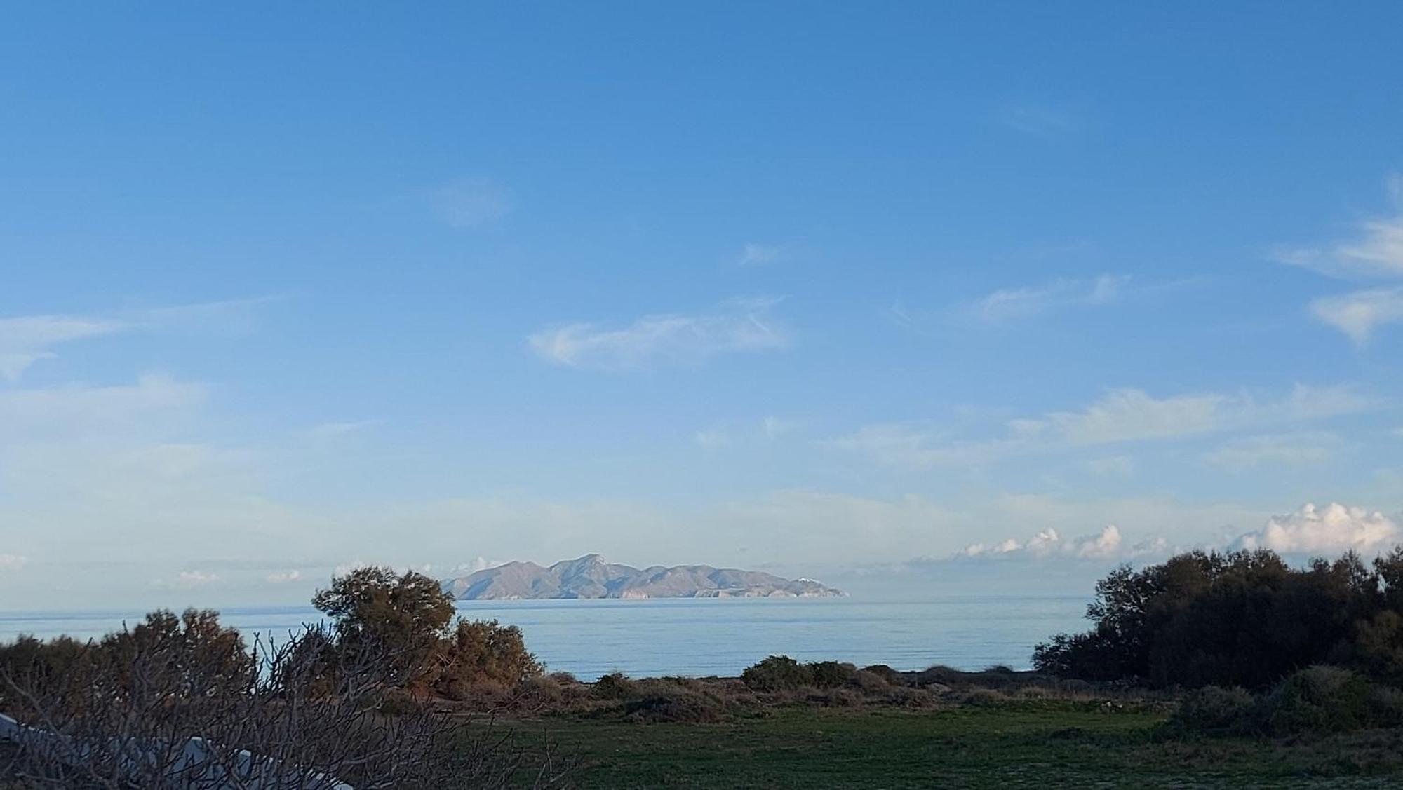 Sea Breeze Monolithos (Santorini)
