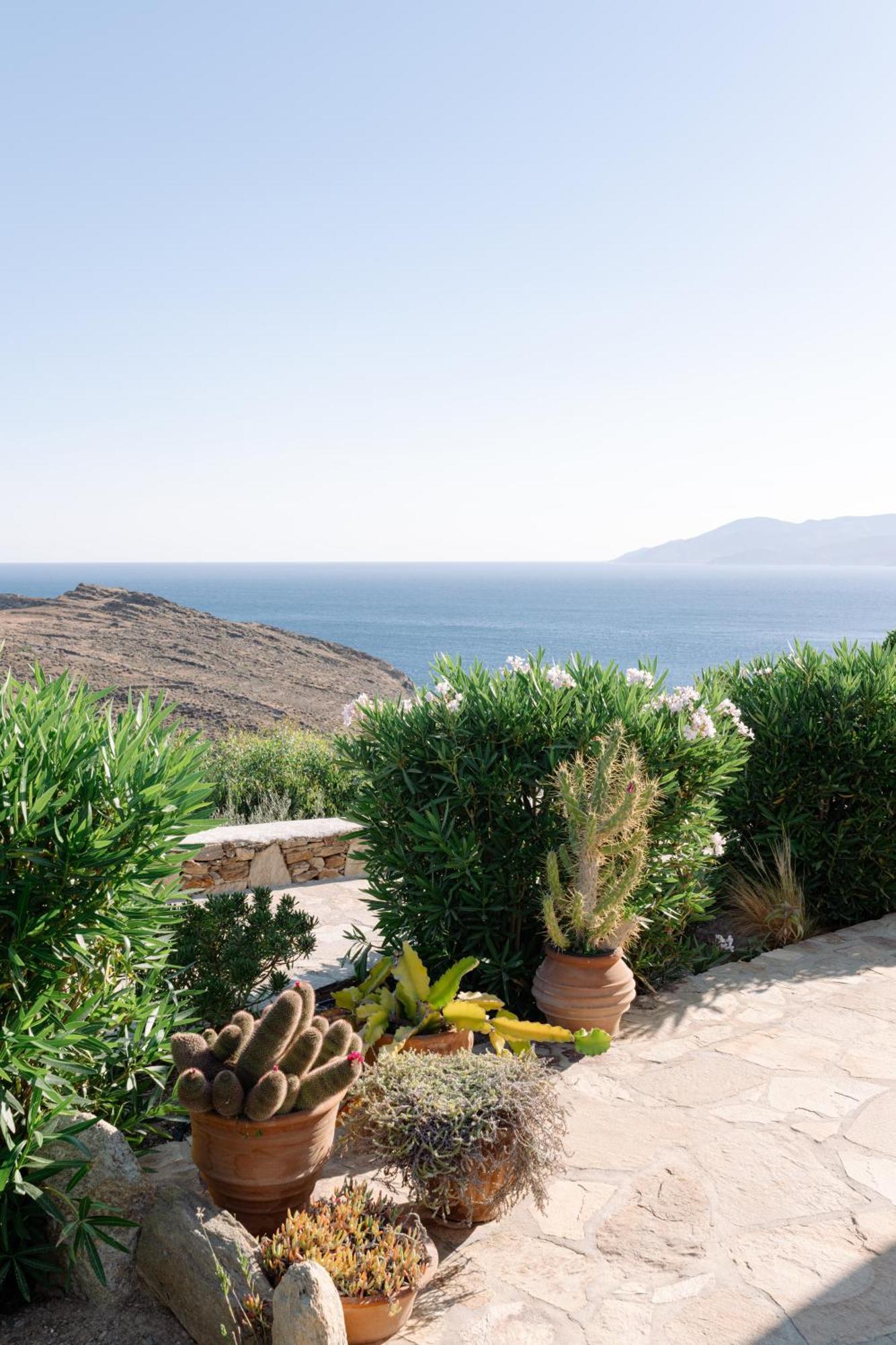 Villa On The Rocks *