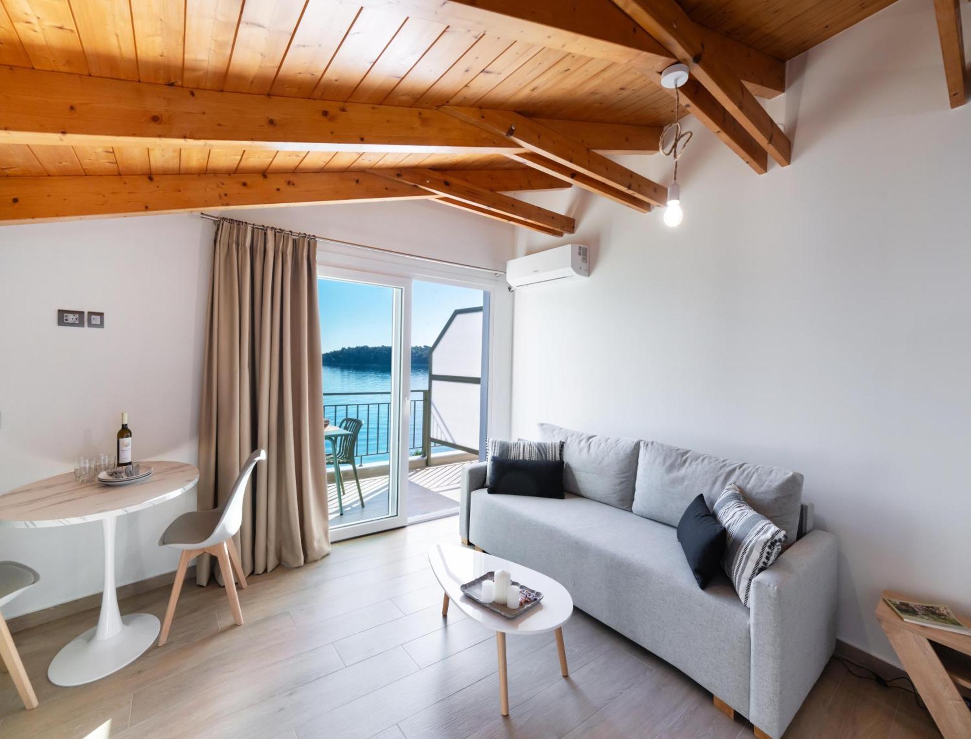 Apartment Marmel Seaside Apartment-brandnew Beachfront In Nydri (Lefkada)