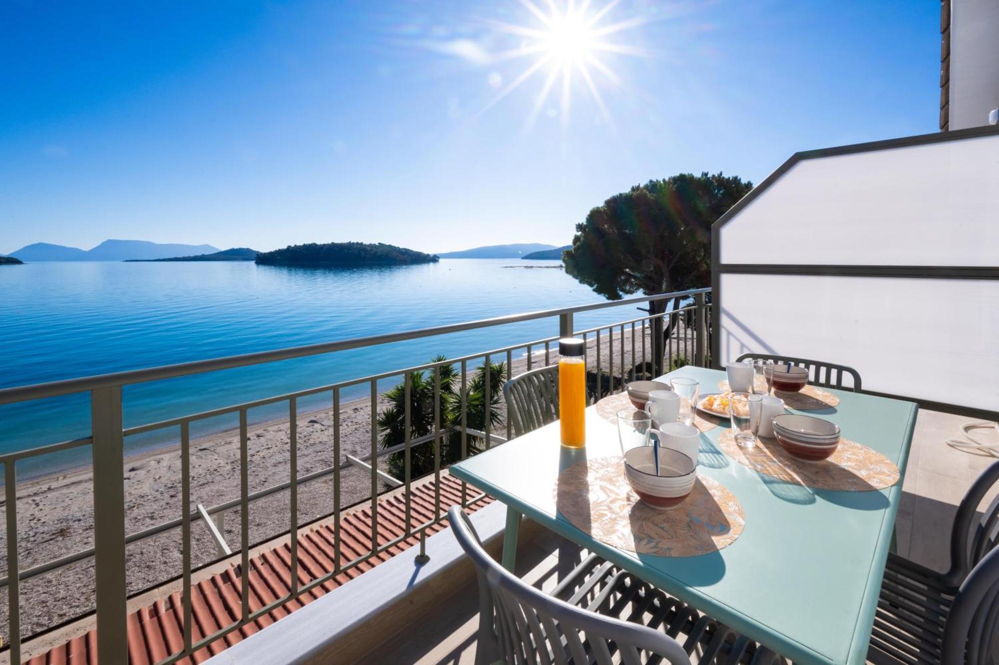 Marmel Seaside Apartment-brandnew Beachfront In