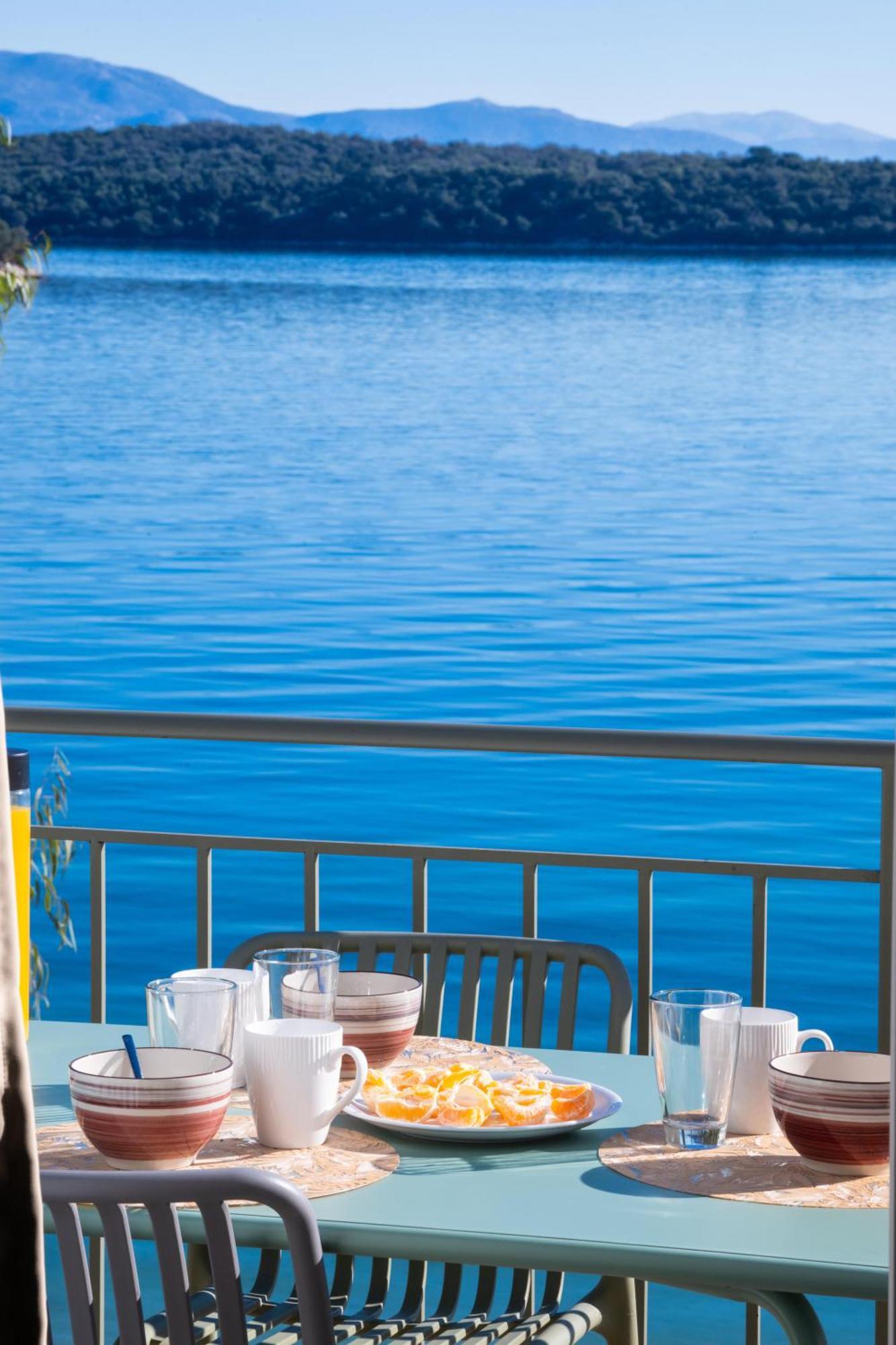 Apartment Marmel Seaside Apartment-brandnew Beachfront In Nydri (Lefkada)