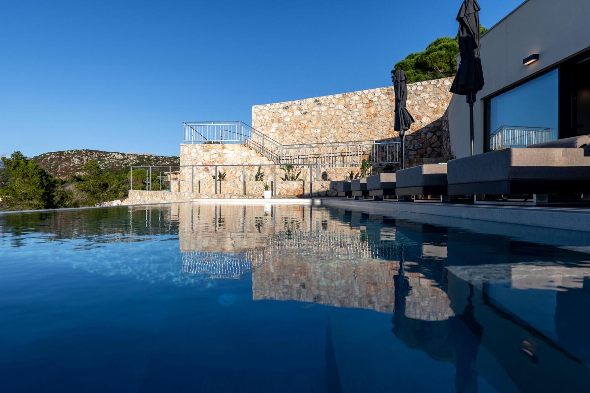 Almos Villa