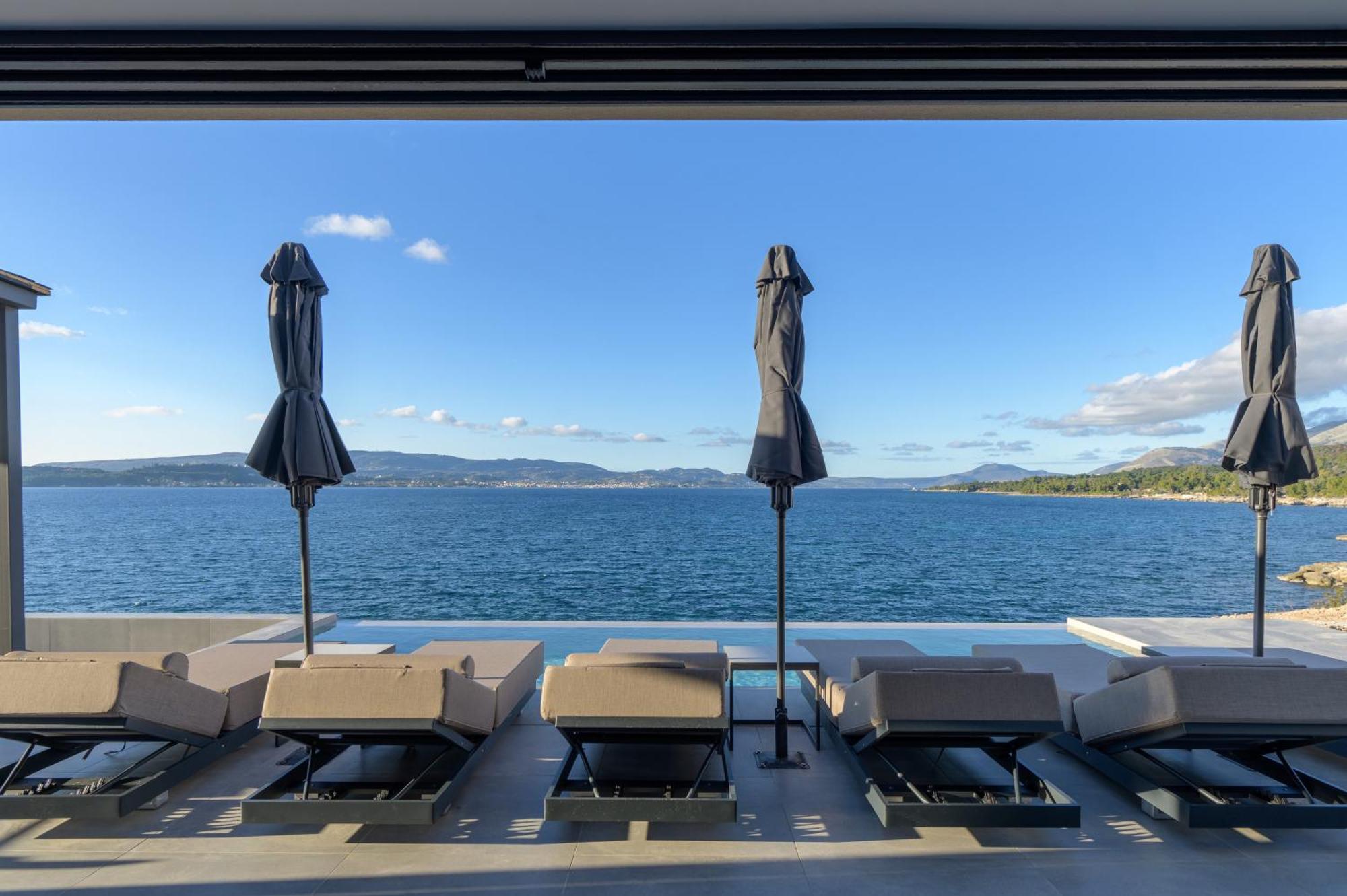 Almos Villa