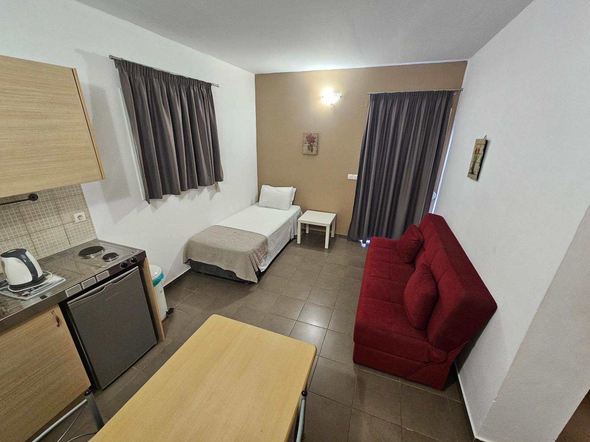 Sunrise Aparthotel 3*