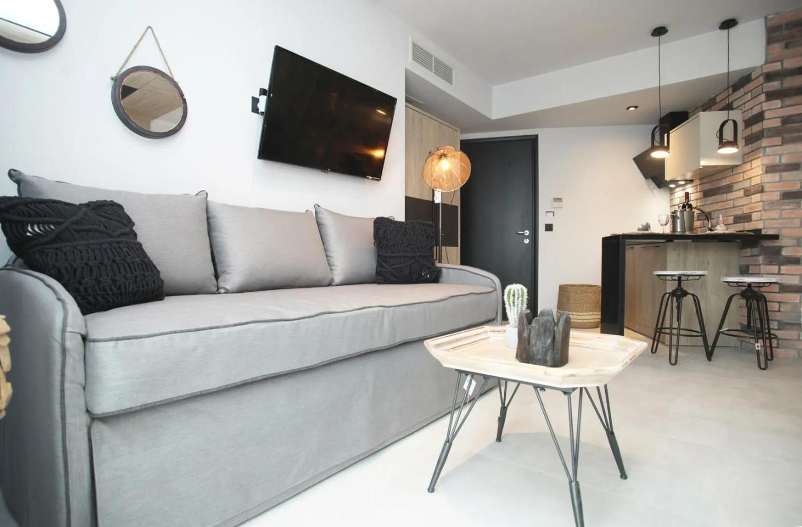 Athinais Luxury