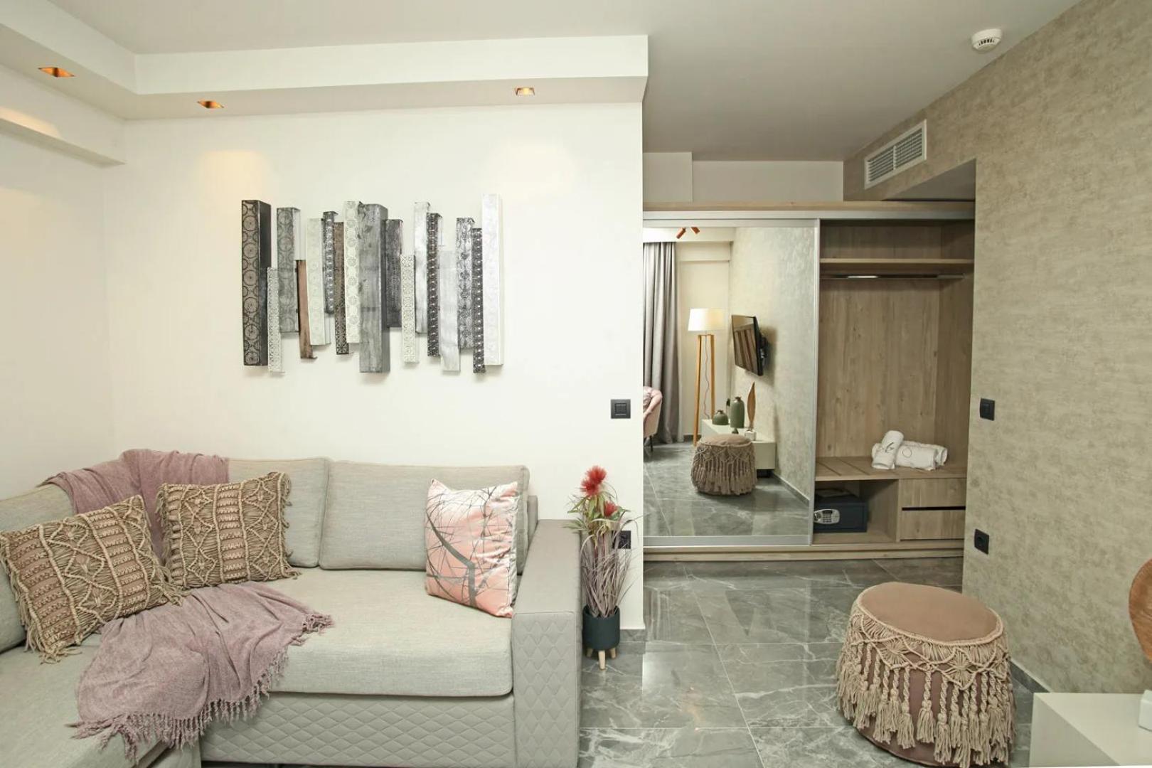 Athinais Luxury *