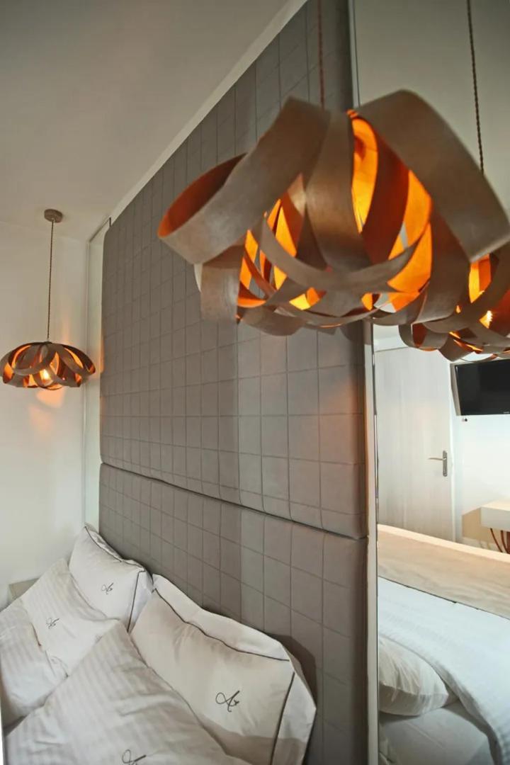 Athinais Luxury Hotel *