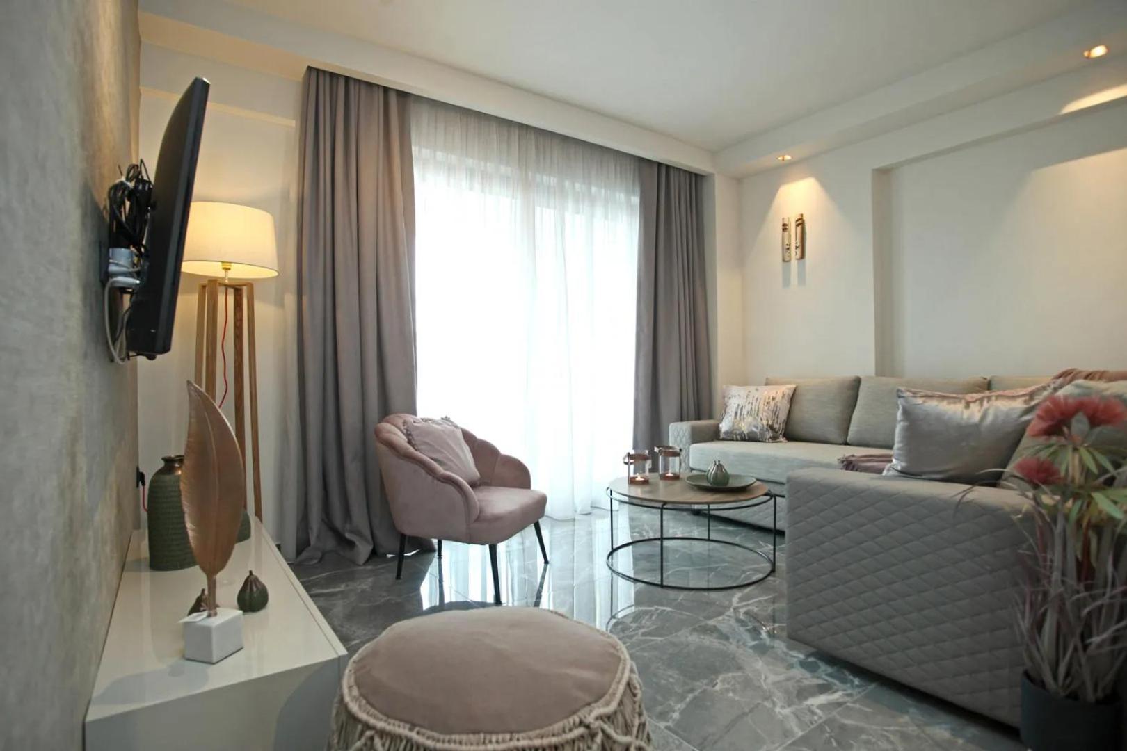 Athinais Luxury