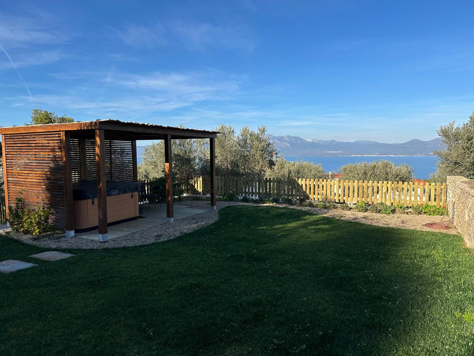 / Sea View And Pool Nearby Athens * Kalamos (Attica)