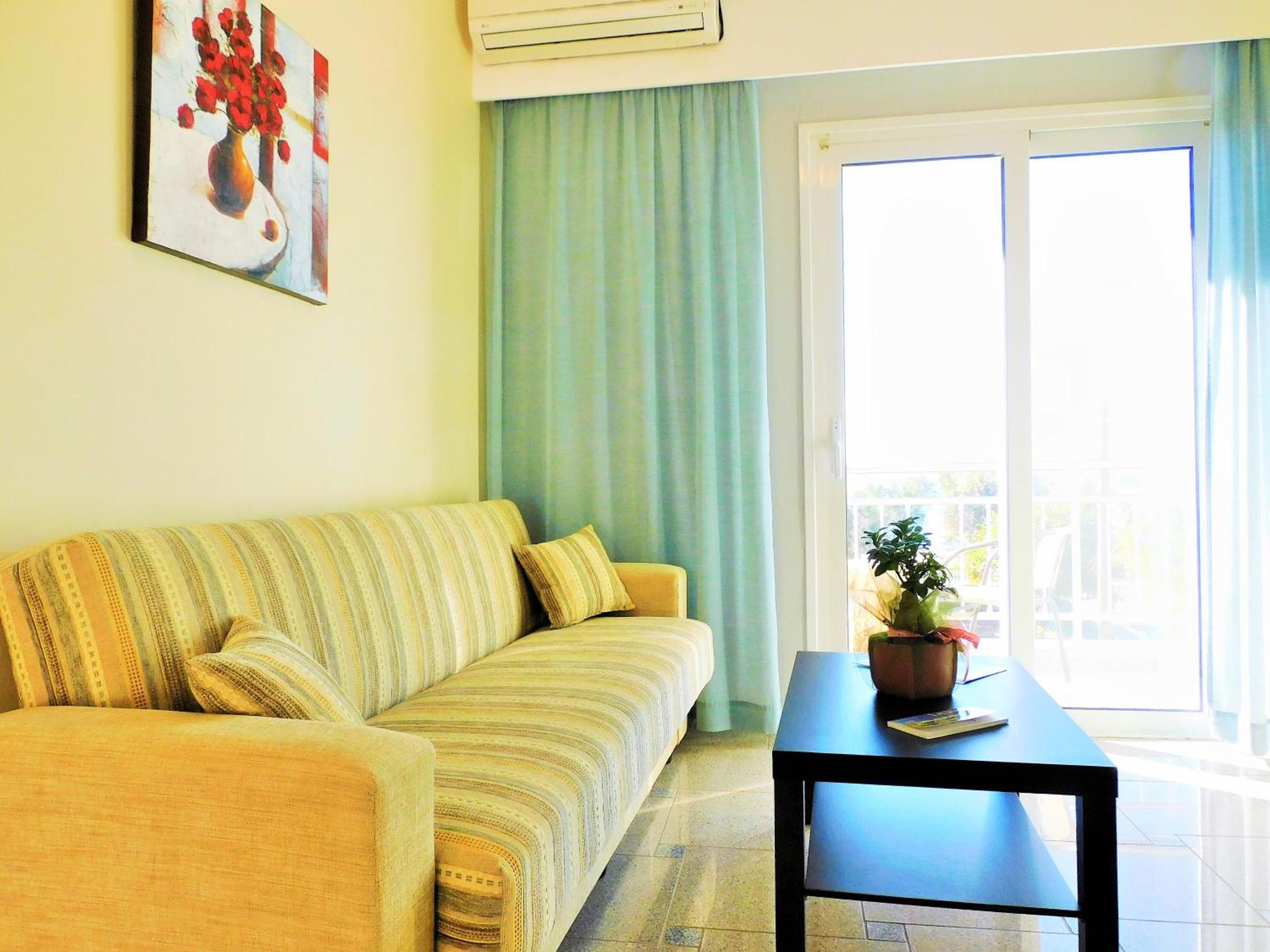 Arisvi Seasons Aparthotel *