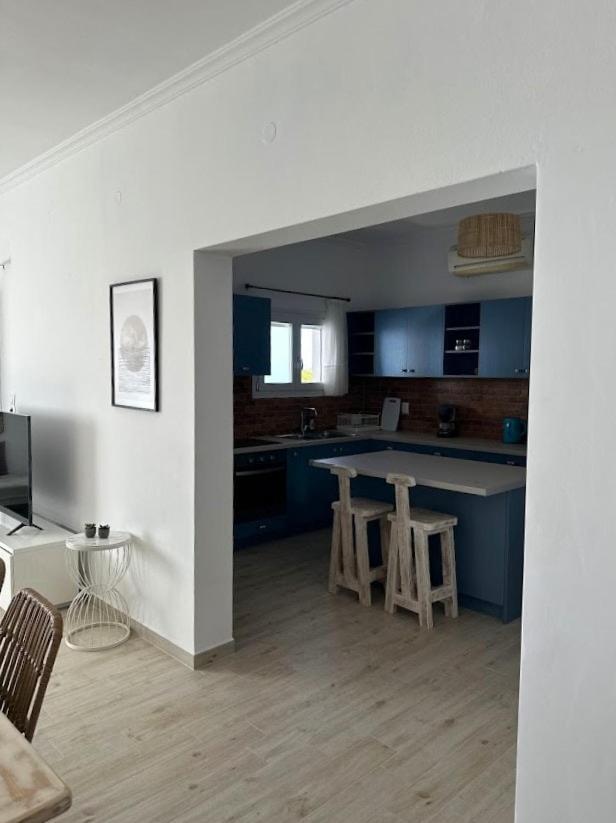 Apartment Seafront 3-bedroom Cycladic South Paros *
