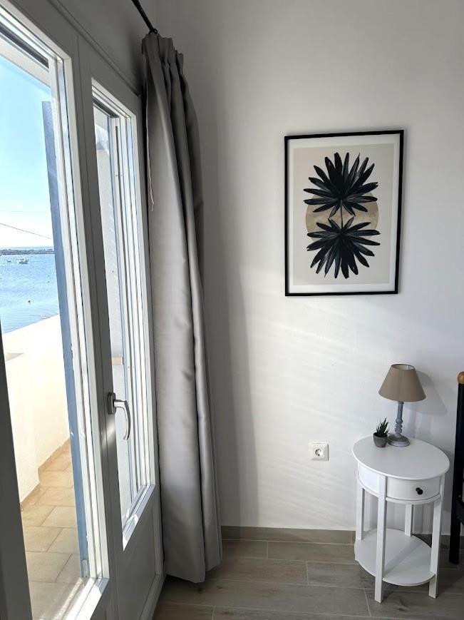 Seafront 3-bedroom Cycladic South Paros Apartment Aliki (Paros)