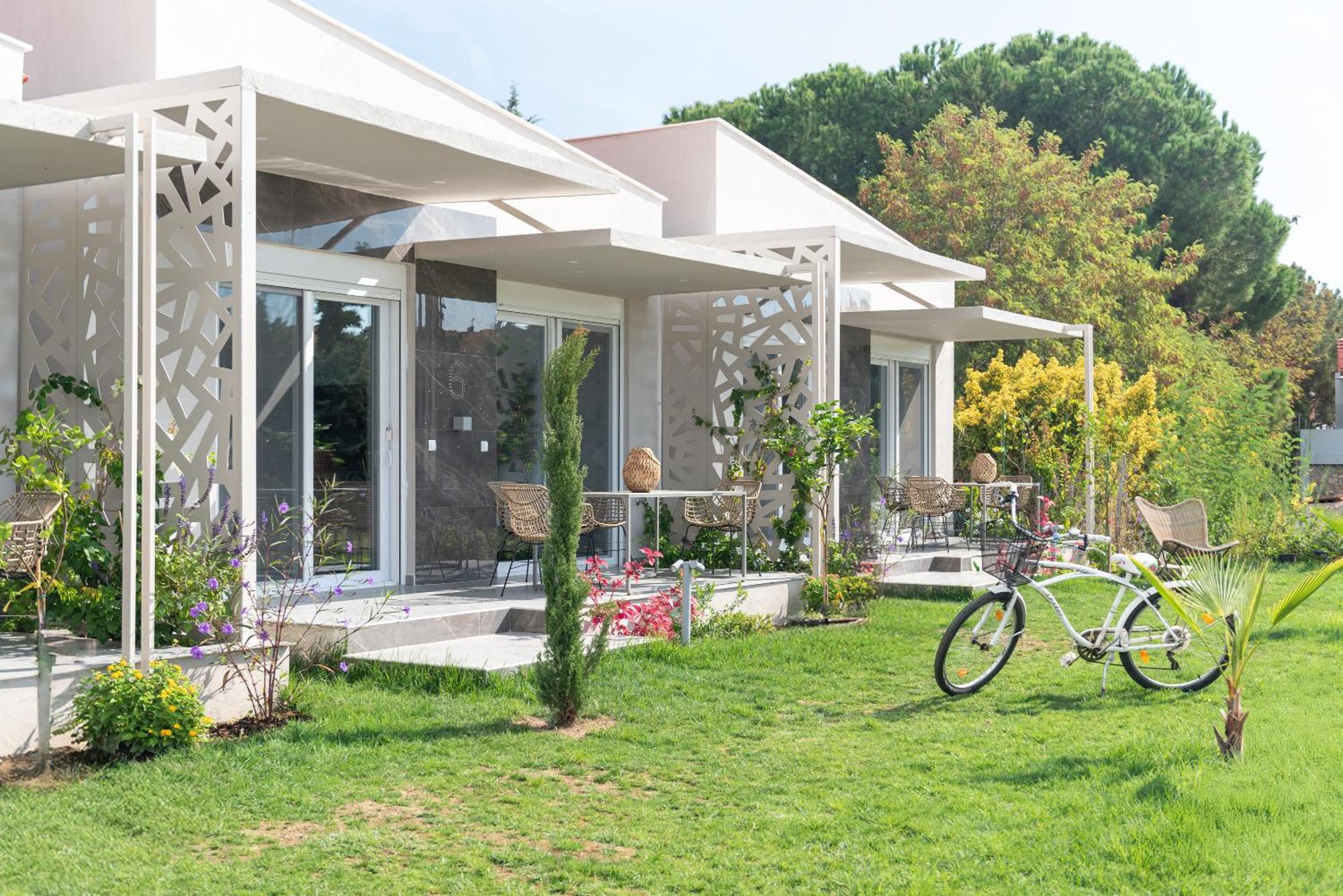 Amadeus Golden Villa *