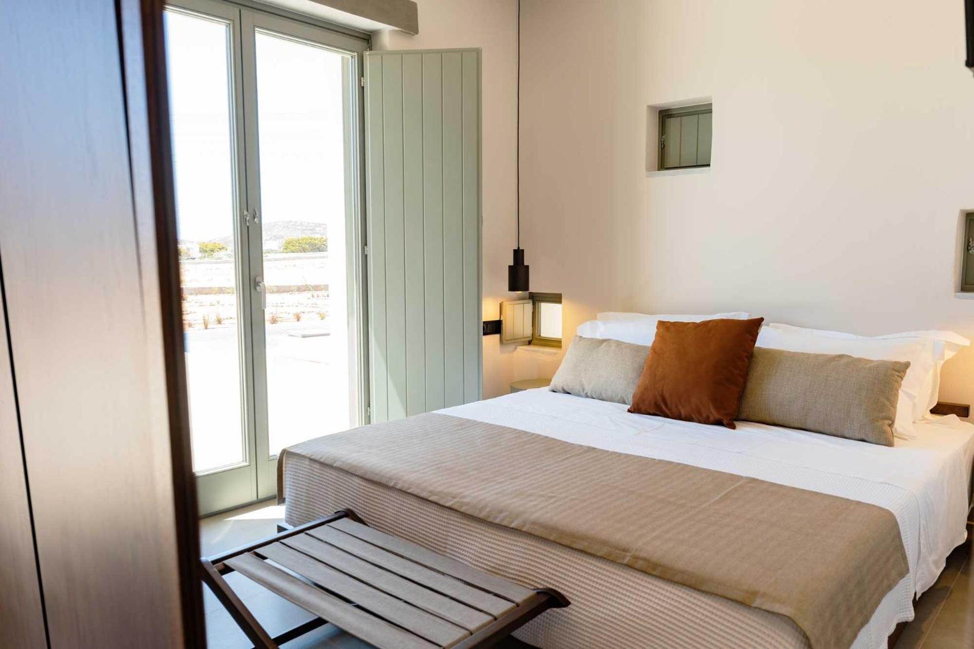 Phoenix With Private Pool & Sea Views Near Naousa