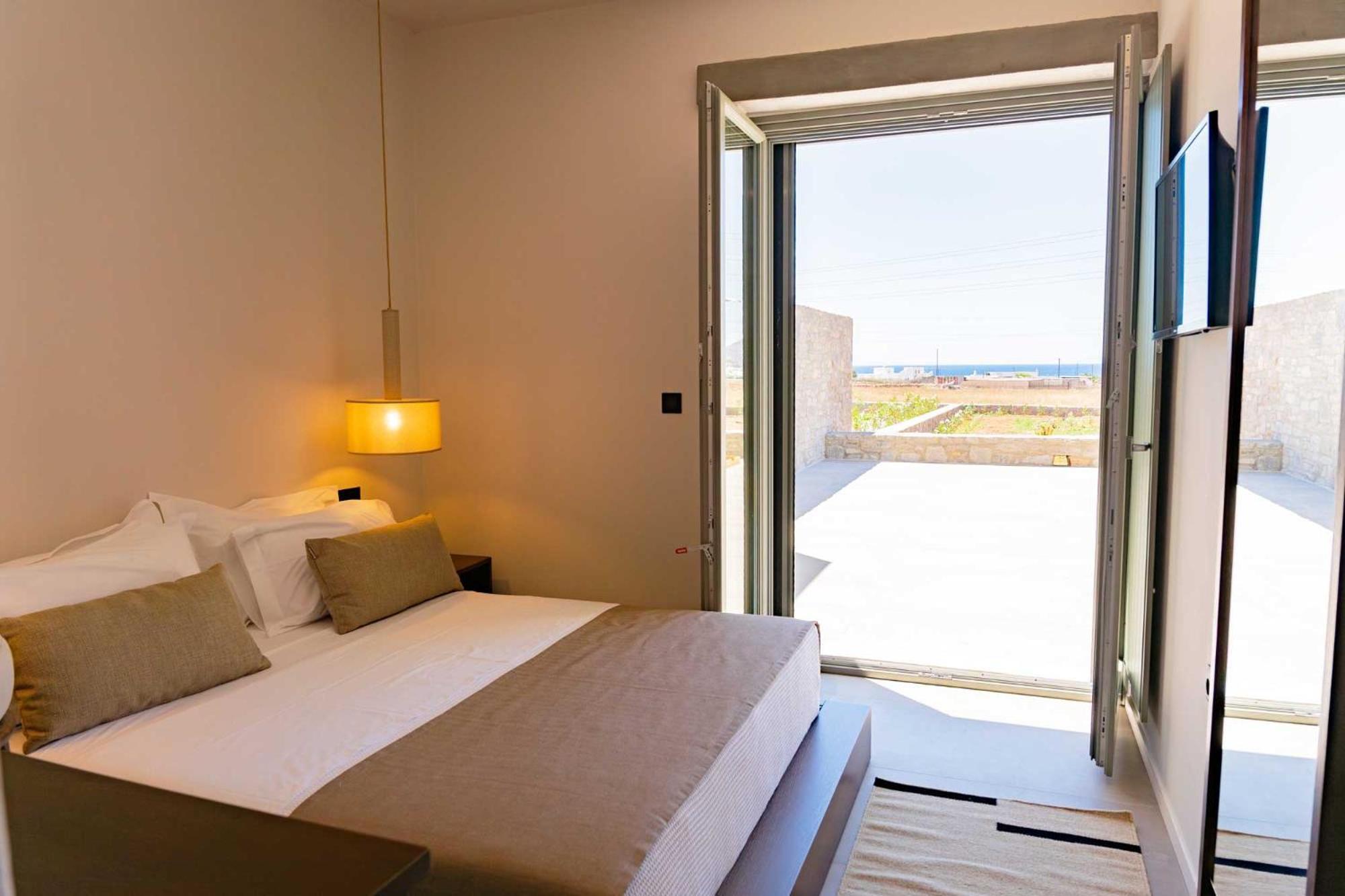 Phoenix With Private Pool & Sea Views Near Naousa Villa *