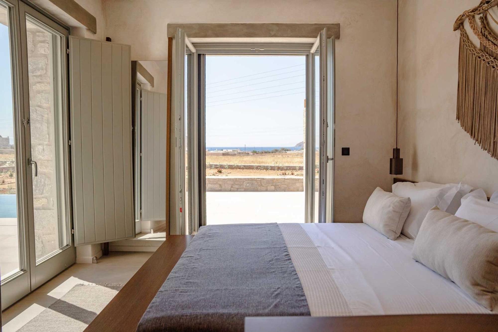 Villa Phoenix With Private Pool & Sea Views Near Naousa Ambelas