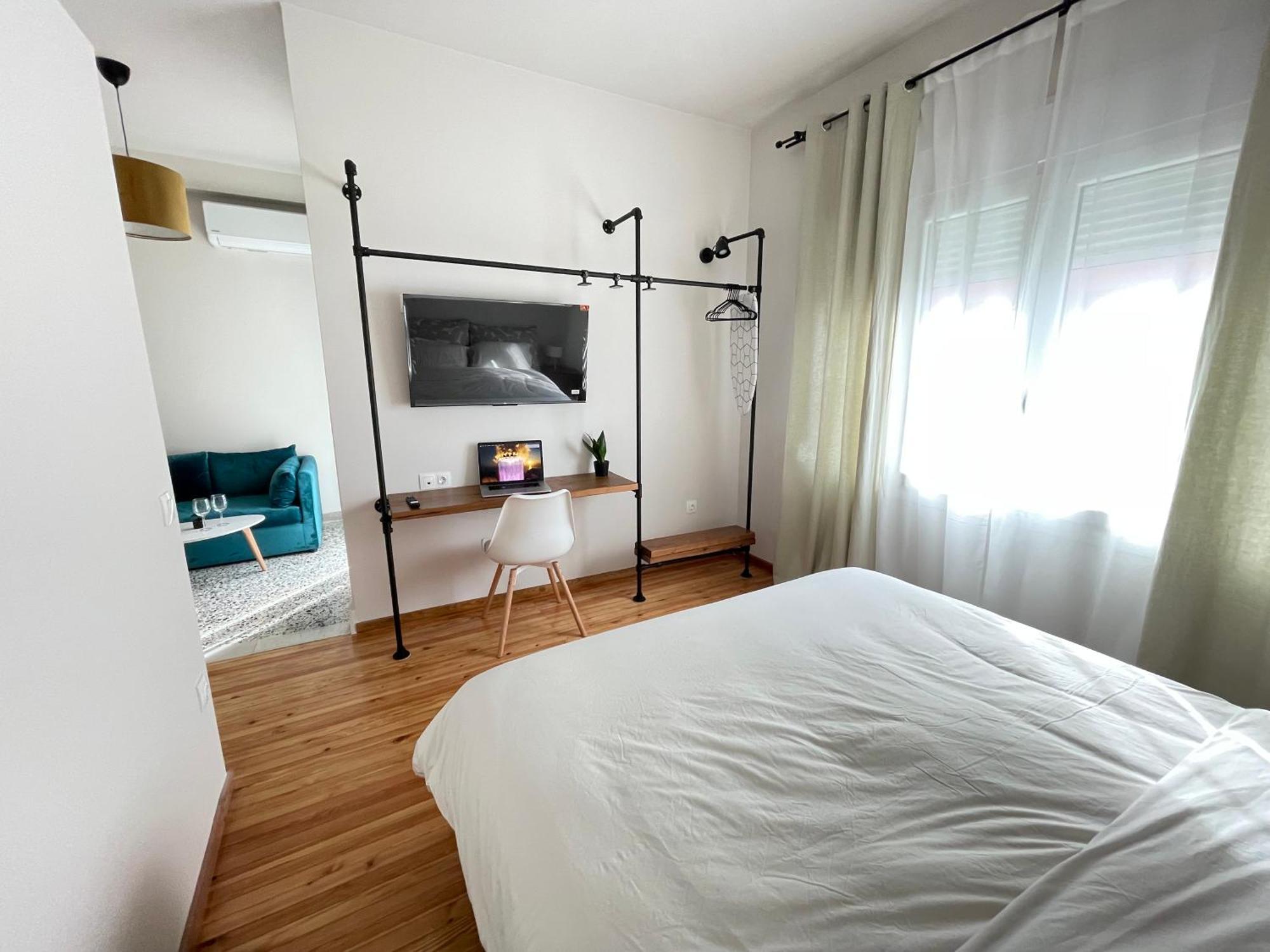 19 Living Apartment *