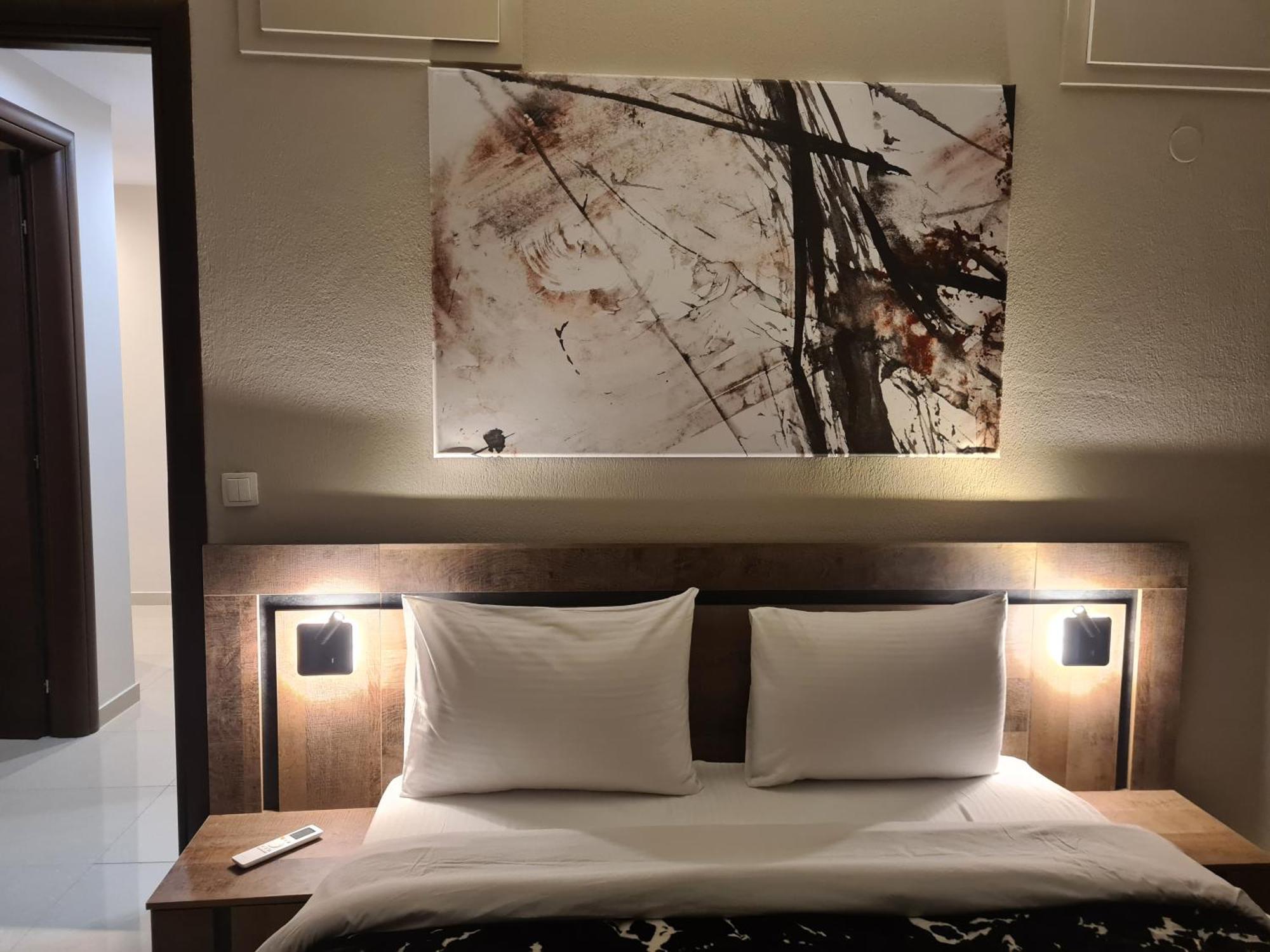 Lirtzis Luxury *