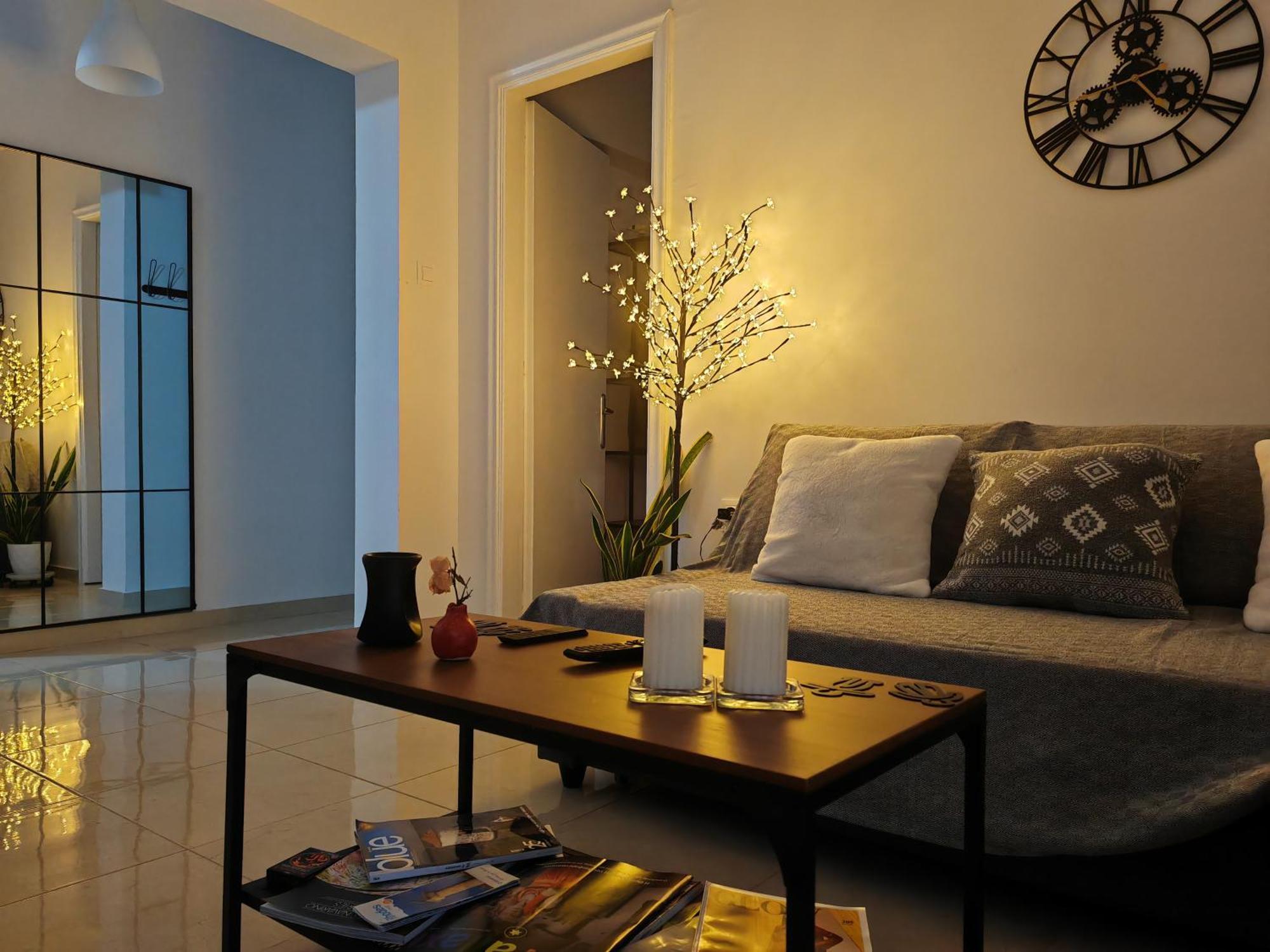 Leo's & Xerxes' Place In The Heart Of Rhodes Apartment *