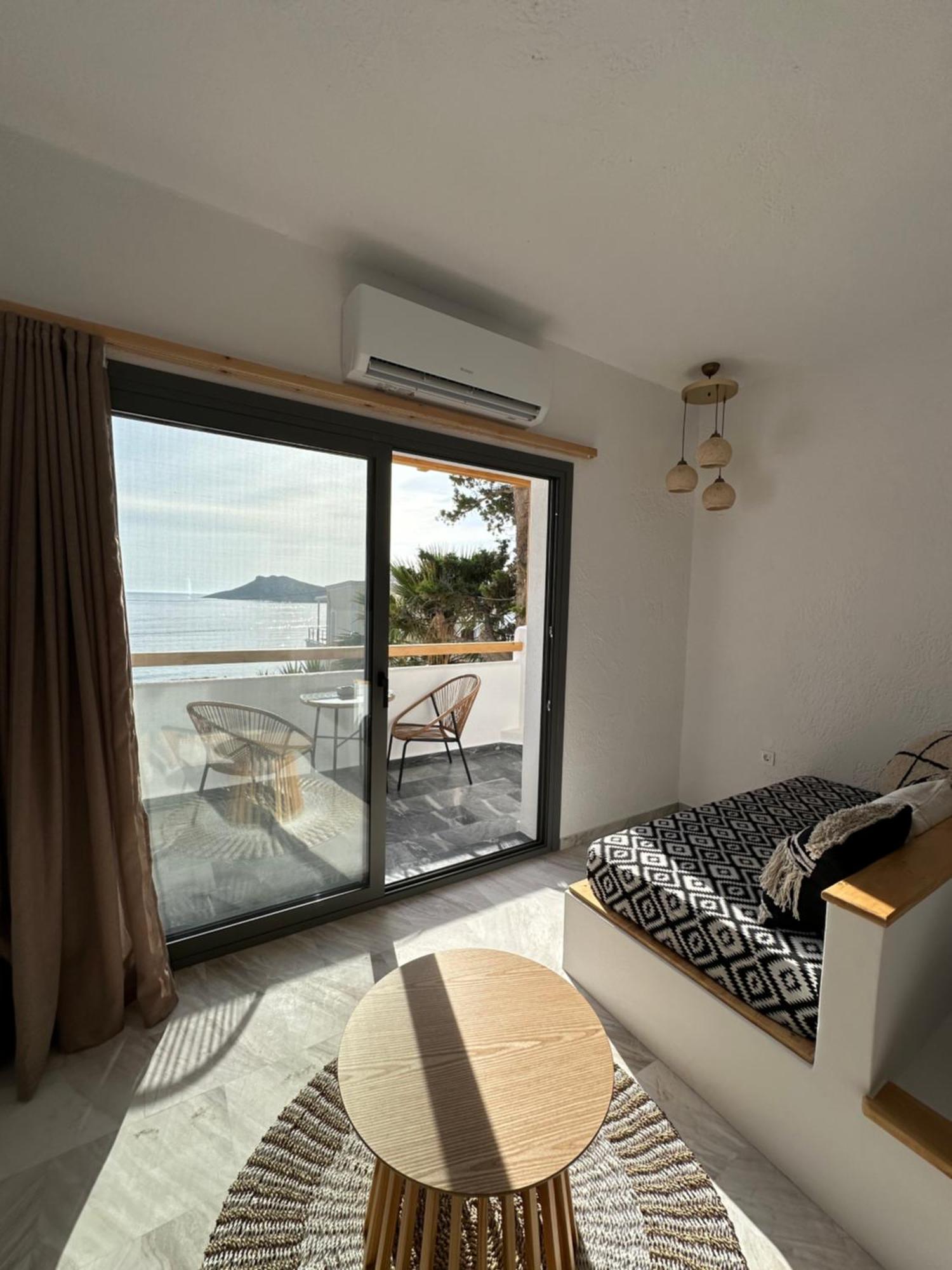 Spongia & Hotel Myrties