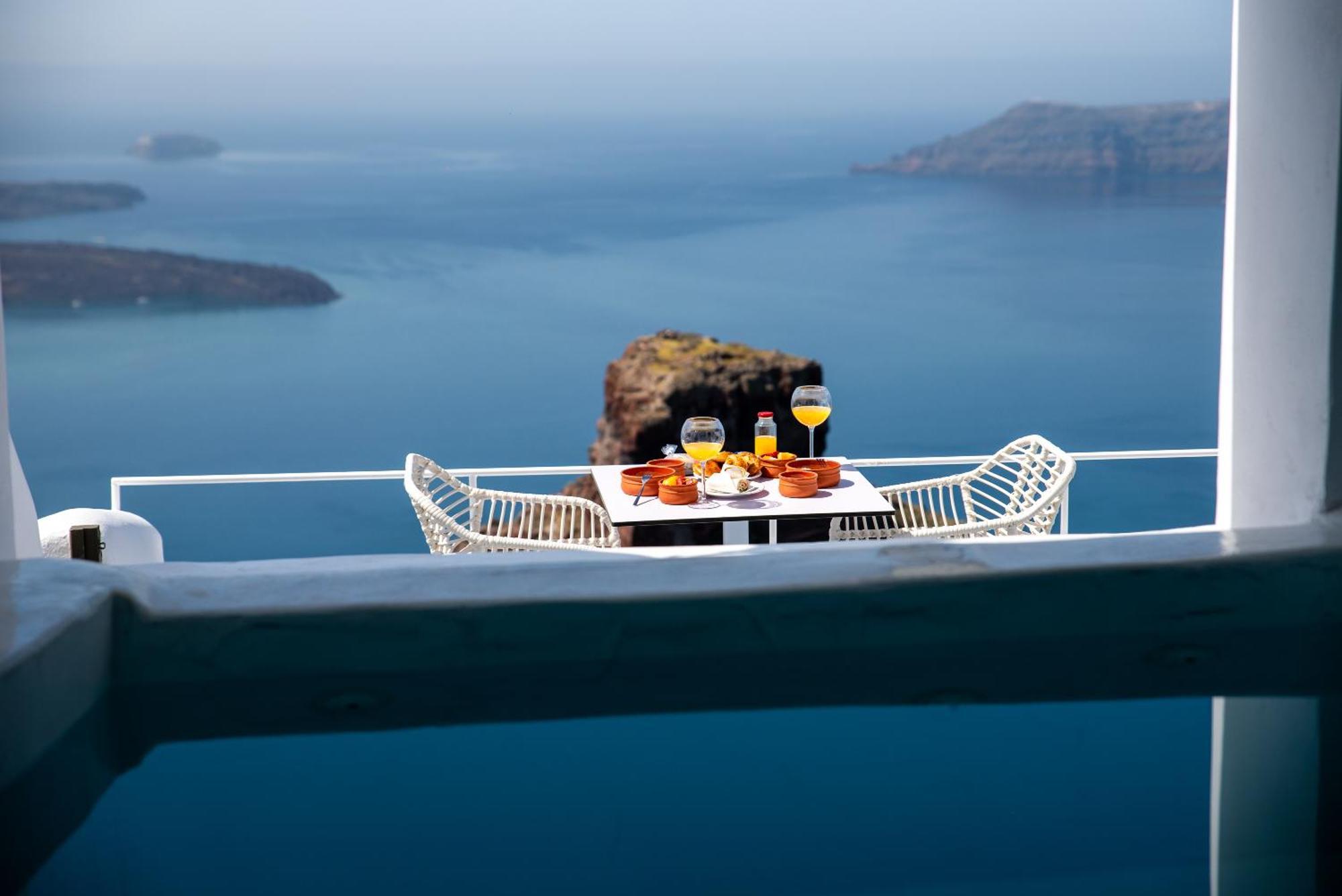 Heavens Edge Imerovigli (Santorini)
