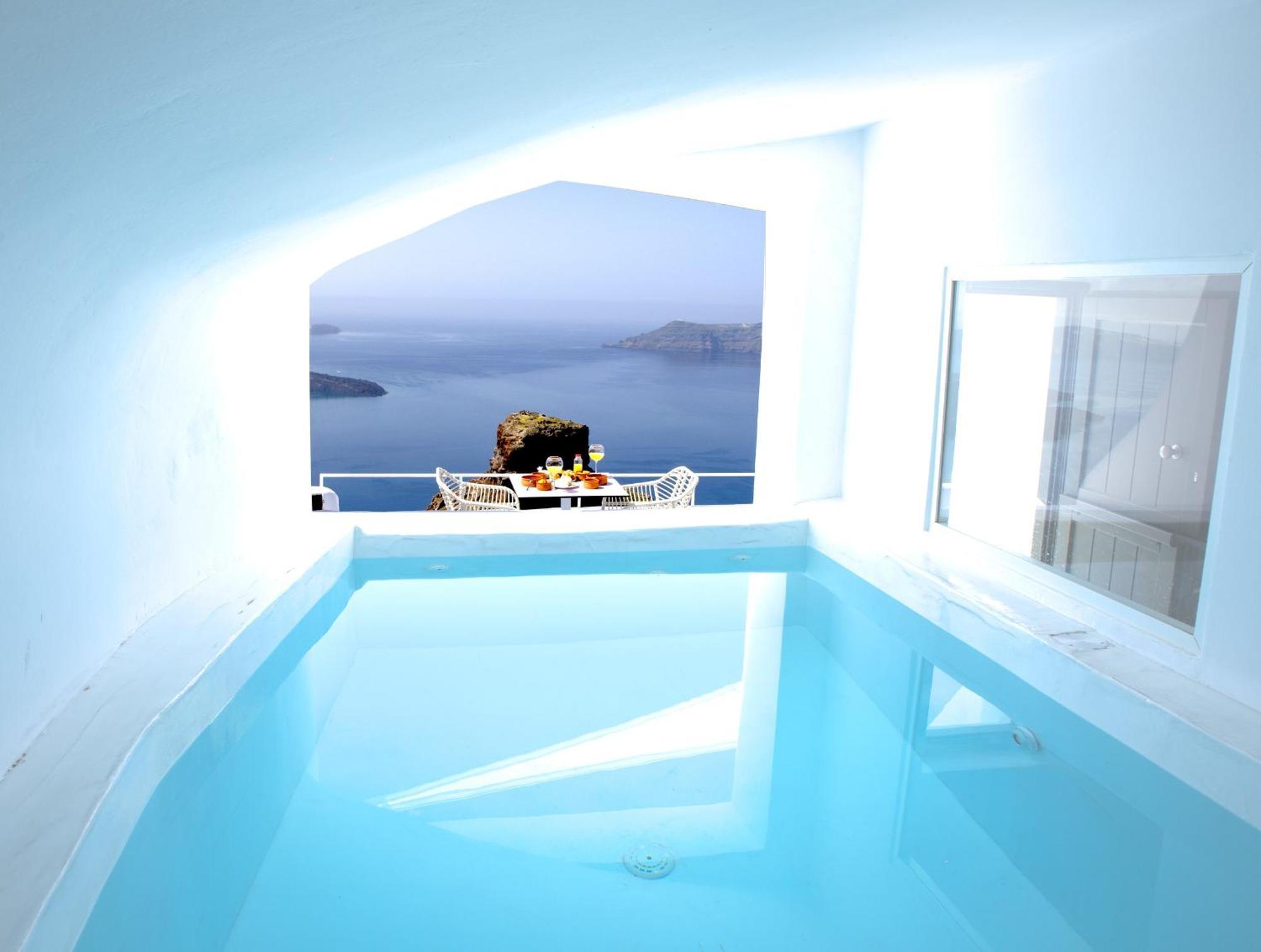 Heavens Edge Imerovigli (Santorini)