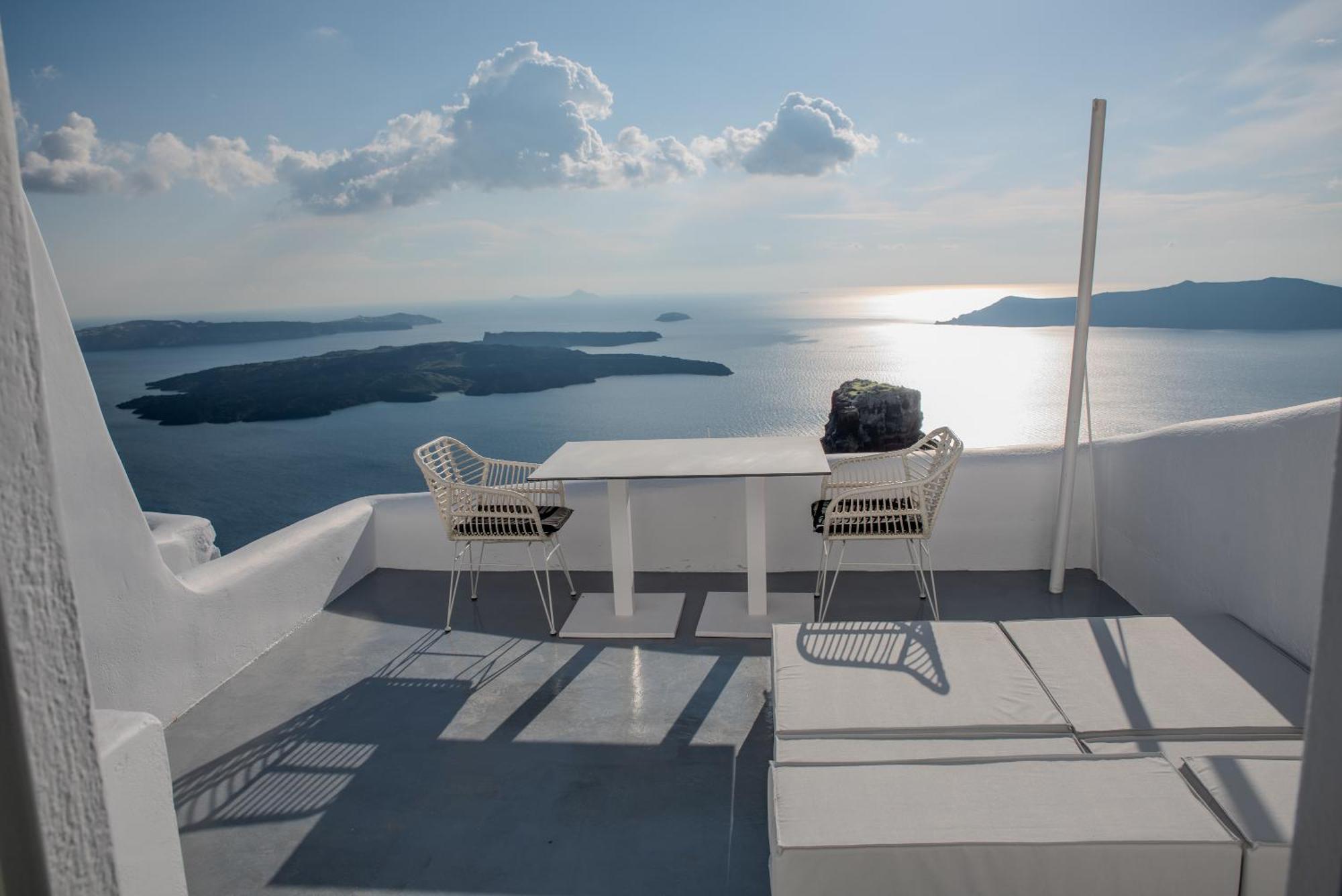Heavens Edge Imerovigli (Santorini)