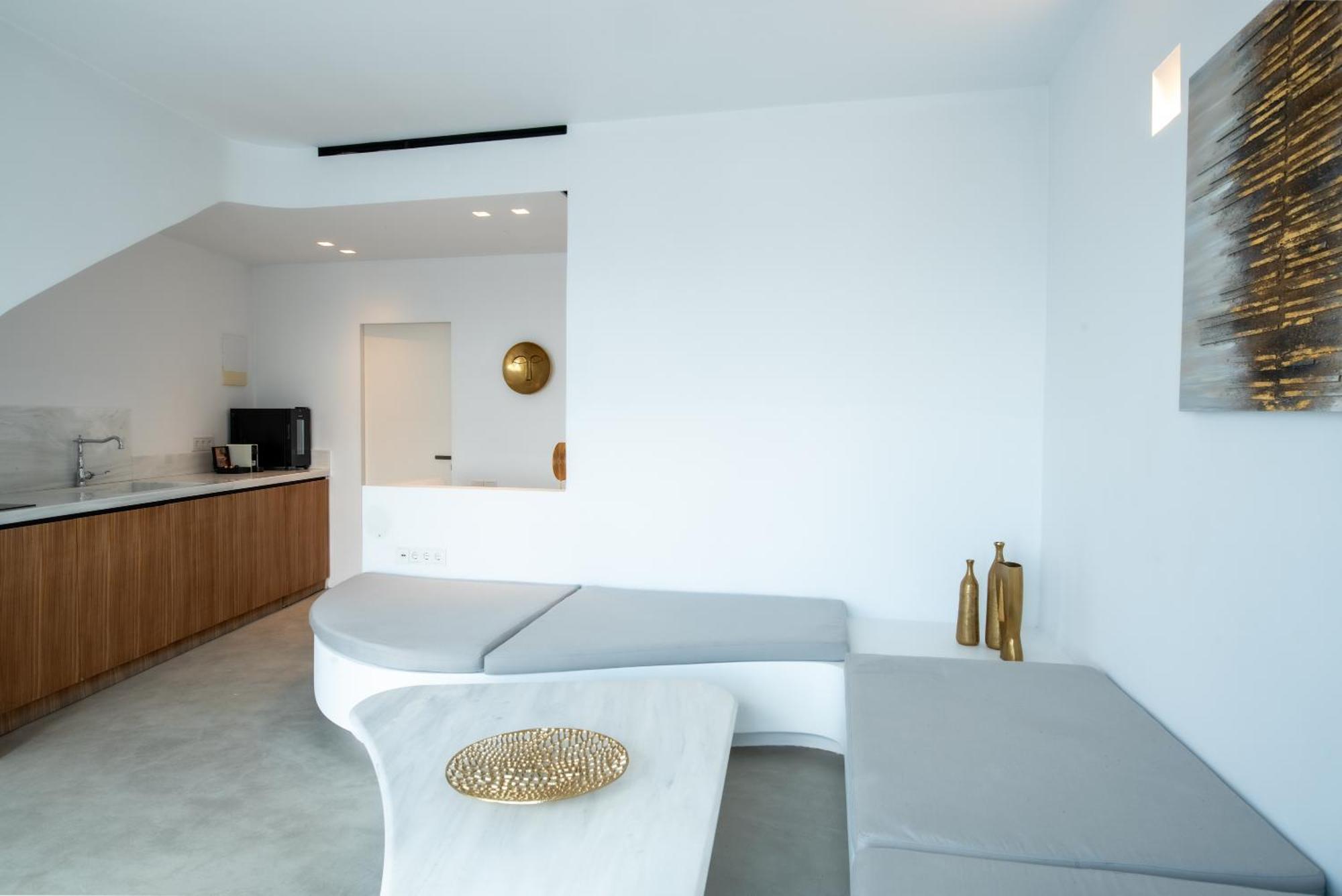 Heavens Edge Hotel *