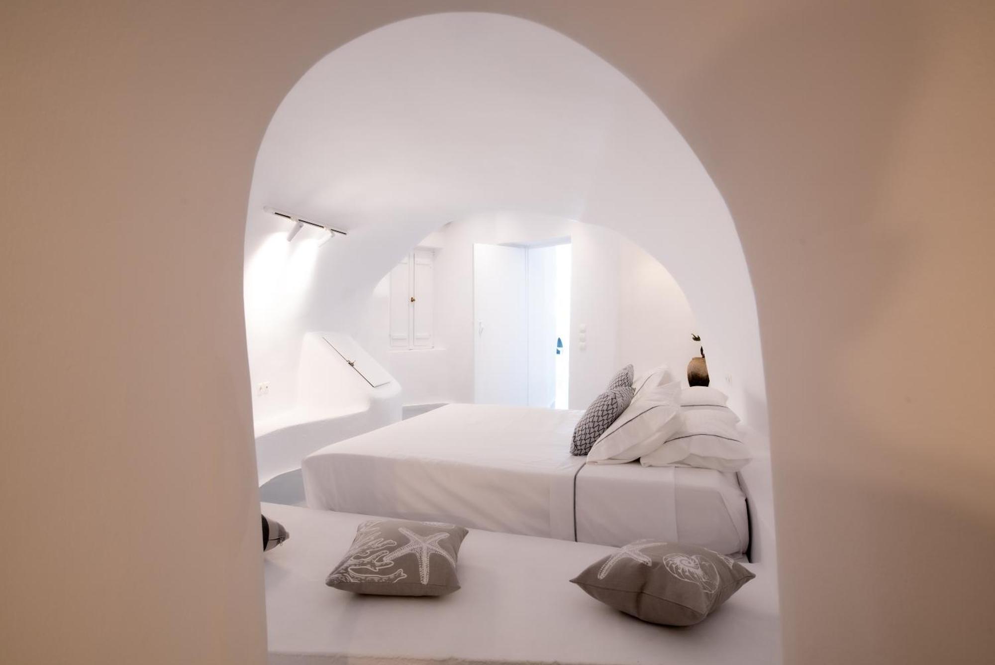 Heavens Edge Hotel Imerovigli (Santorini)